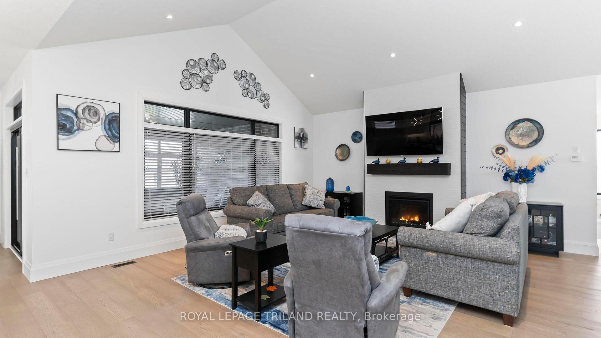 Photo 10 of 17 Edgeview Crescent, Middlesex Centre, Kilworth — HOMEH