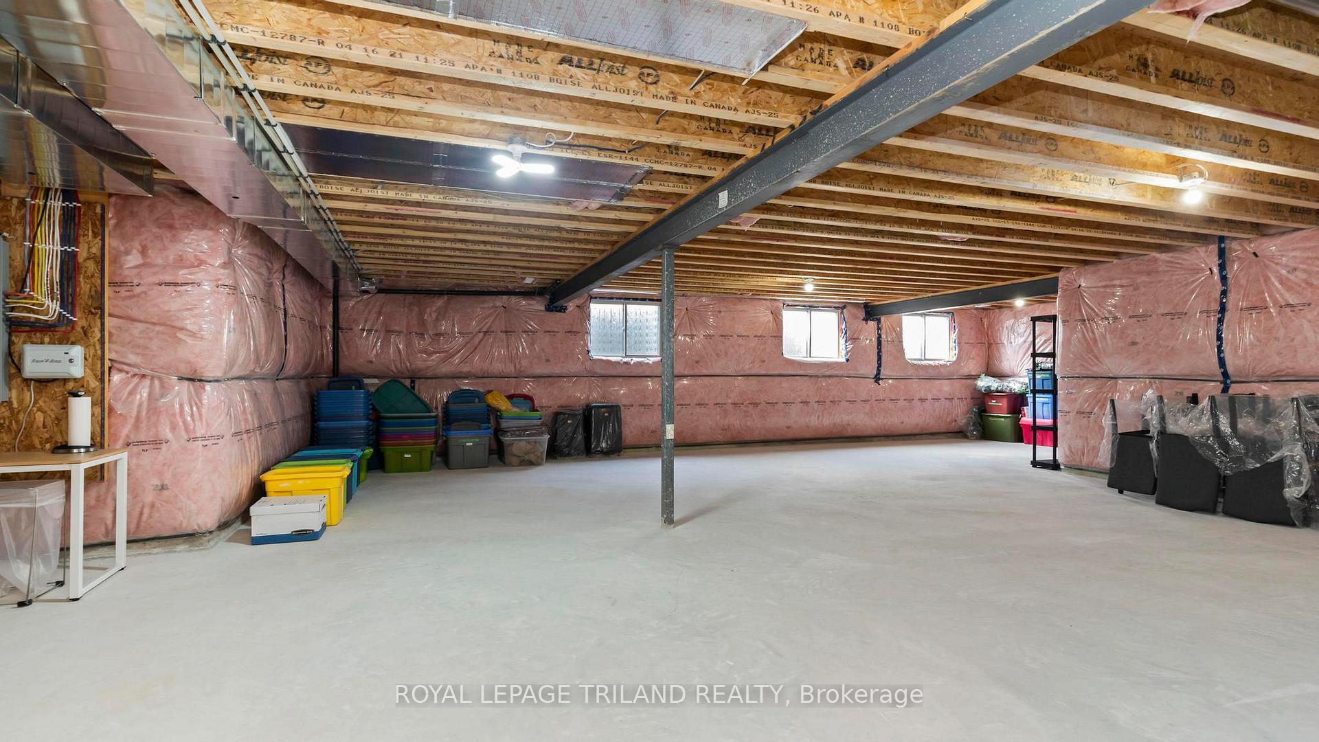 Photo 36 of 17 Edgeview Crescent, Middlesex Centre, Kilworth — HOMEH