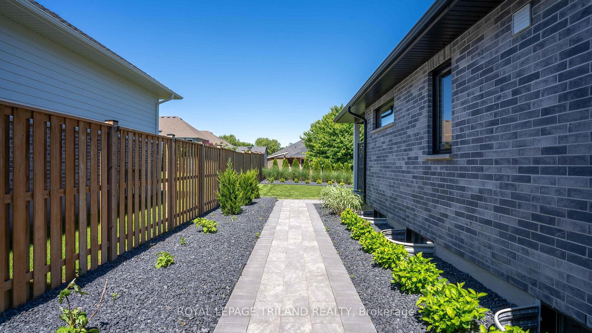 Photo 40 of 17 Edgeview Crescent, Middlesex Centre, Kilworth — HOMEH