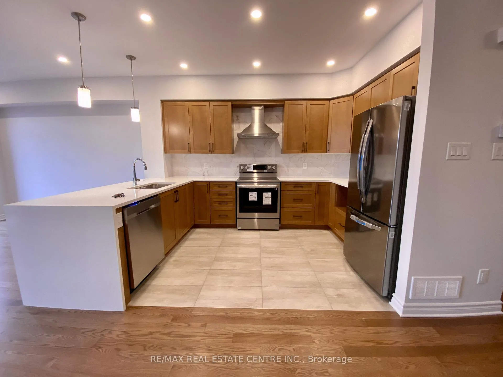 Photo 3 of 2440 Goldhawk Road, Ottawa, Stittsville (South) — HOMEH