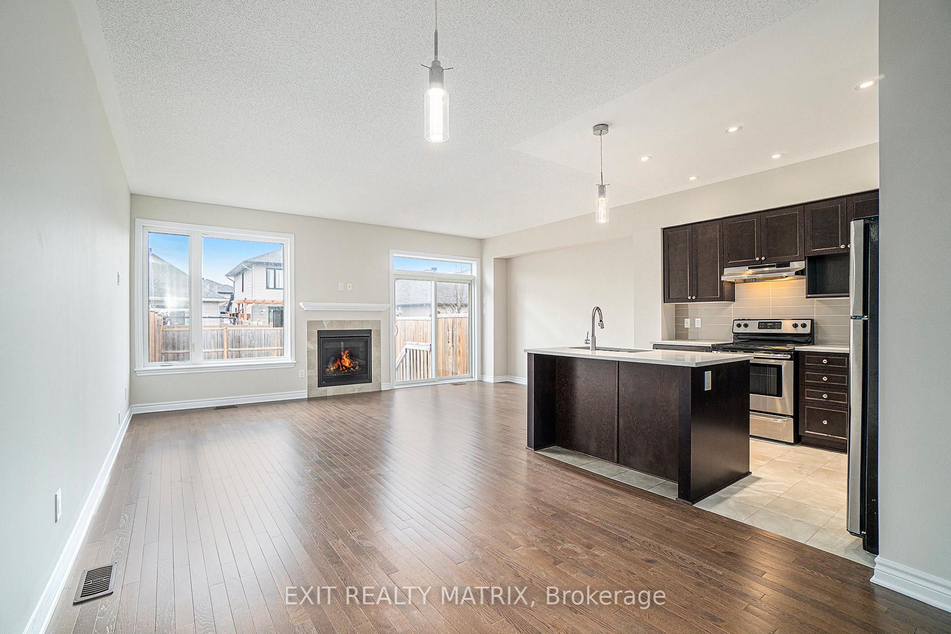 Photo 5 of 305 Livery Street, Ottawa, Kanata - Emerald Meadows/Trailwest — HOMEH
