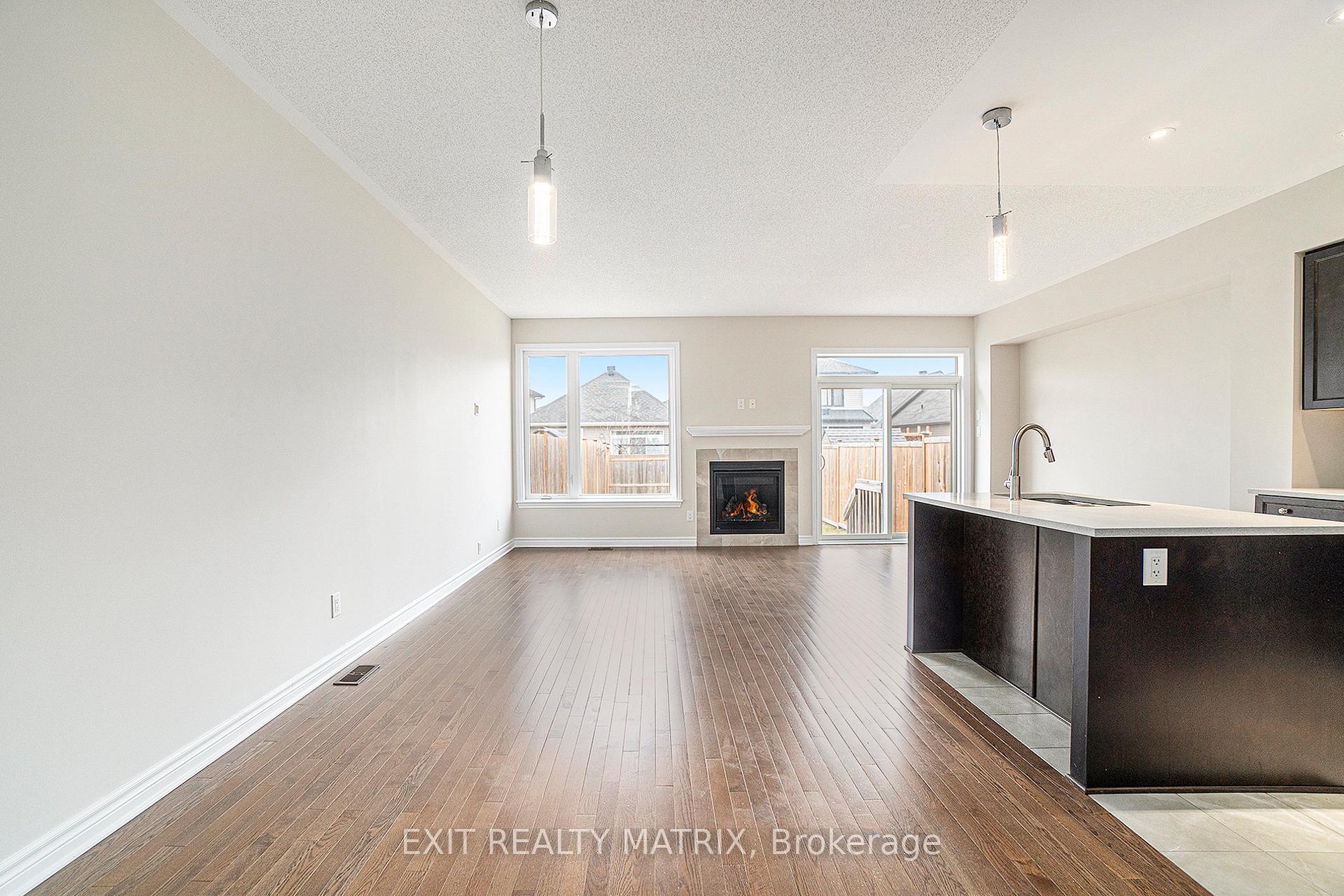 Photo 6 of 305 Livery Street, Ottawa, Kanata - Emerald Meadows/Trailwest — HOMEH