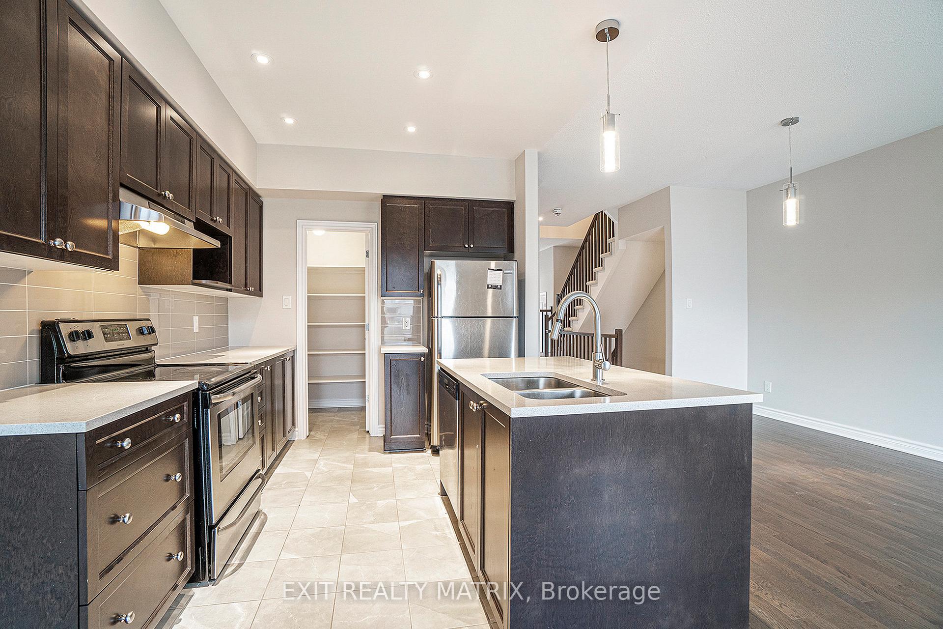 Photo 7 of 305 Livery Street, Ottawa, Kanata - Emerald Meadows/Trailwest — HOMEH