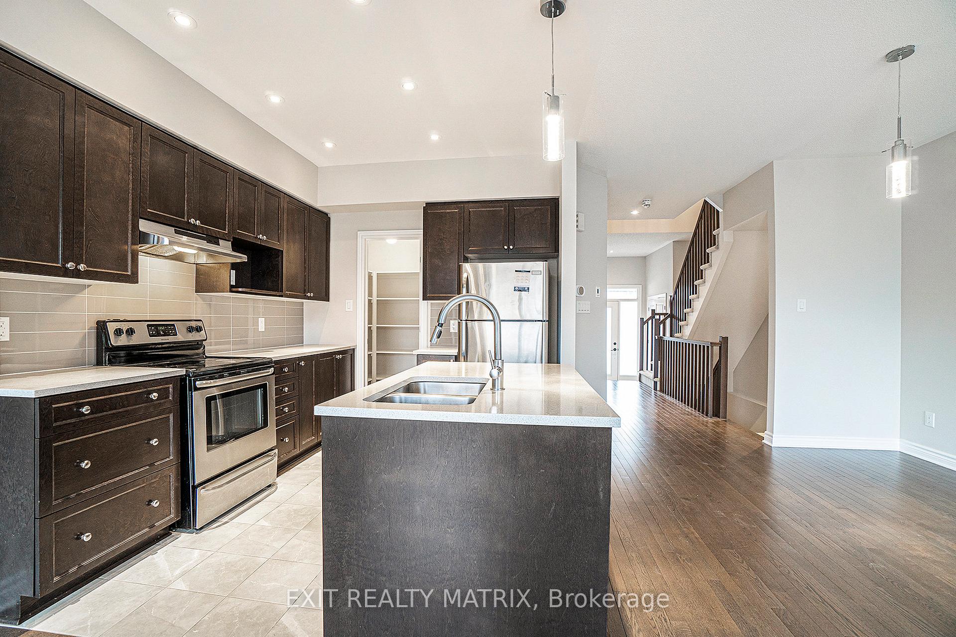 Photo 8 of 305 Livery Street, Ottawa, Kanata - Emerald Meadows/Trailwest — HOMEH