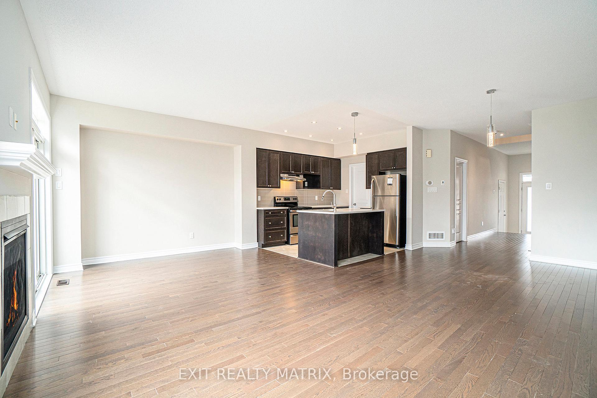Photo 9 of 305 Livery Street, Ottawa, Kanata - Emerald Meadows/Trailwest — HOMEH