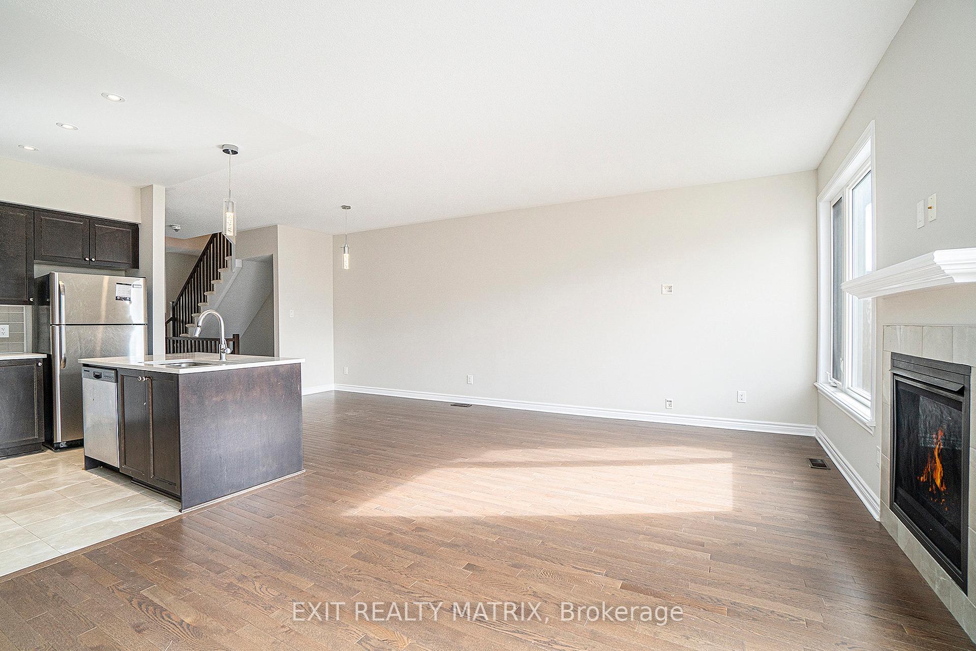 Photo 10 of 305 Livery Street, Ottawa, Kanata - Emerald Meadows/Trailwest — HOMEH