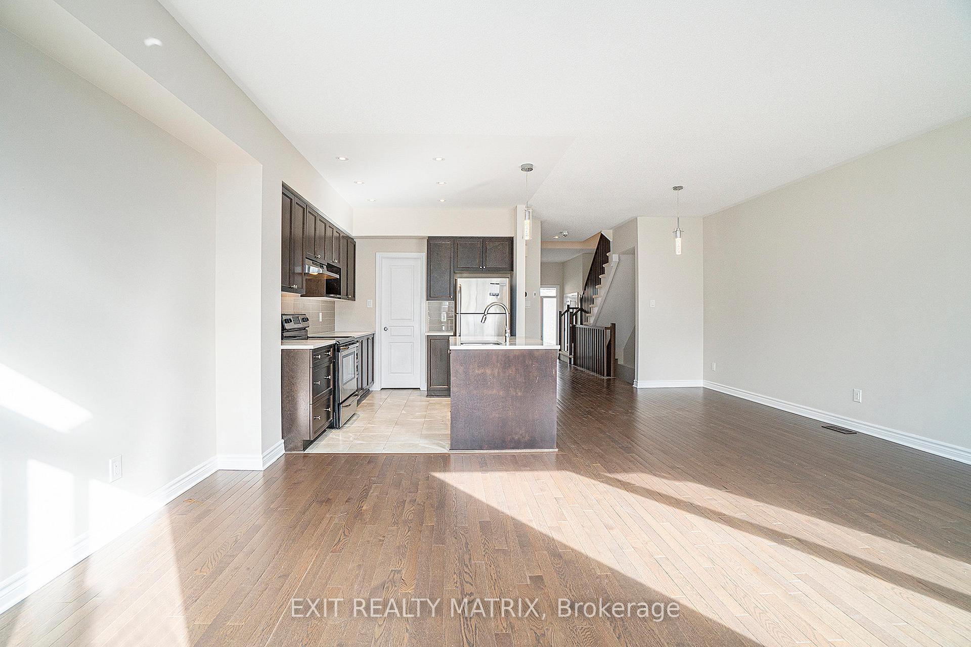 Photo 12 of 305 Livery Street, Ottawa, Kanata - Emerald Meadows/Trailwest — HOMEH