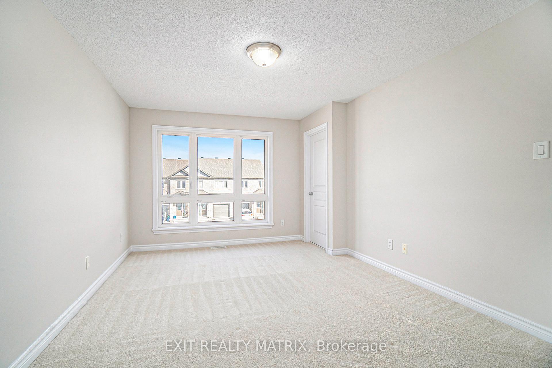 Photo 18 of 305 Livery Street, Ottawa, Kanata - Emerald Meadows/Trailwest — HOMEH