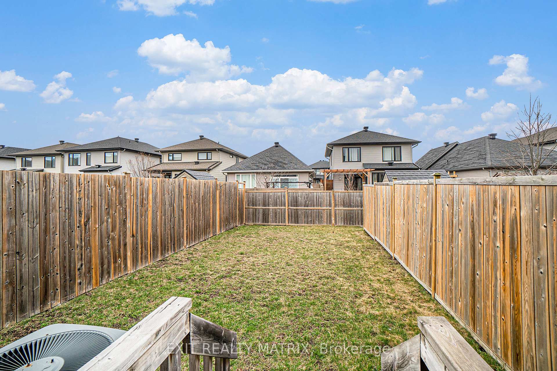 Photo 24 of 305 Livery Street, Ottawa, Kanata - Emerald Meadows/Trailwest — HOMEH