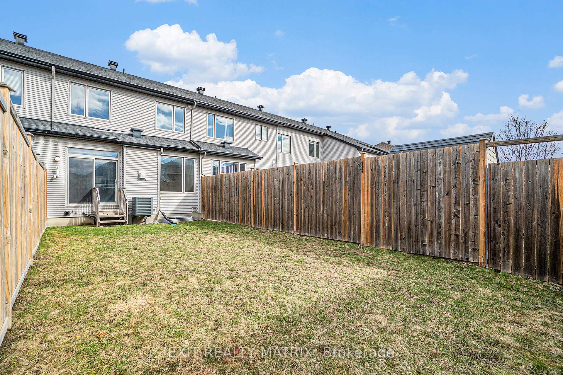 Photo 25 of 305 Livery Street, Ottawa, Kanata - Emerald Meadows/Trailwest — HOMEH