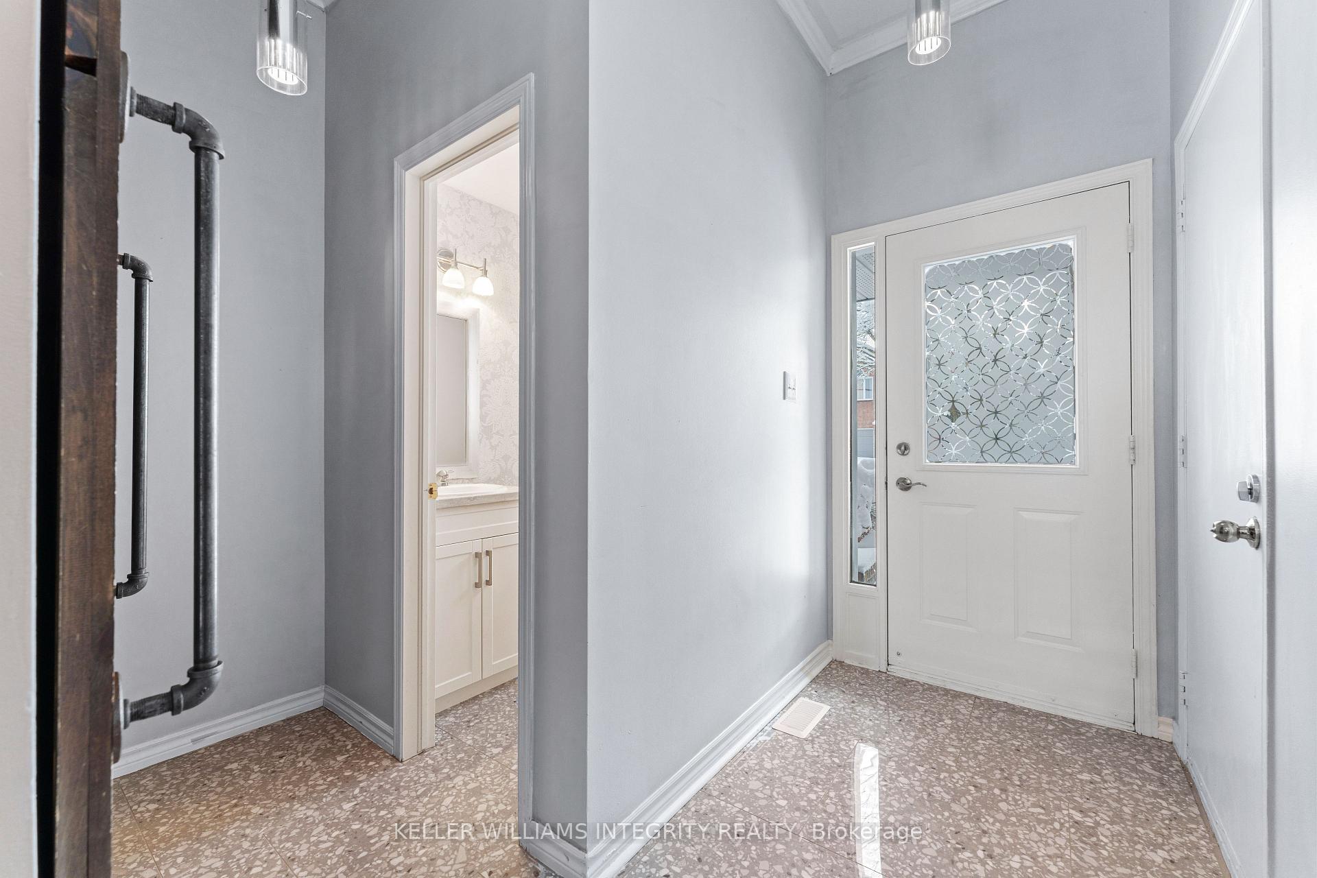 Photo 2 of 58 Sheppard's Glen Avenue, Ottawa, Kanata - Emerald Meadows/Trailwest — HOMEH