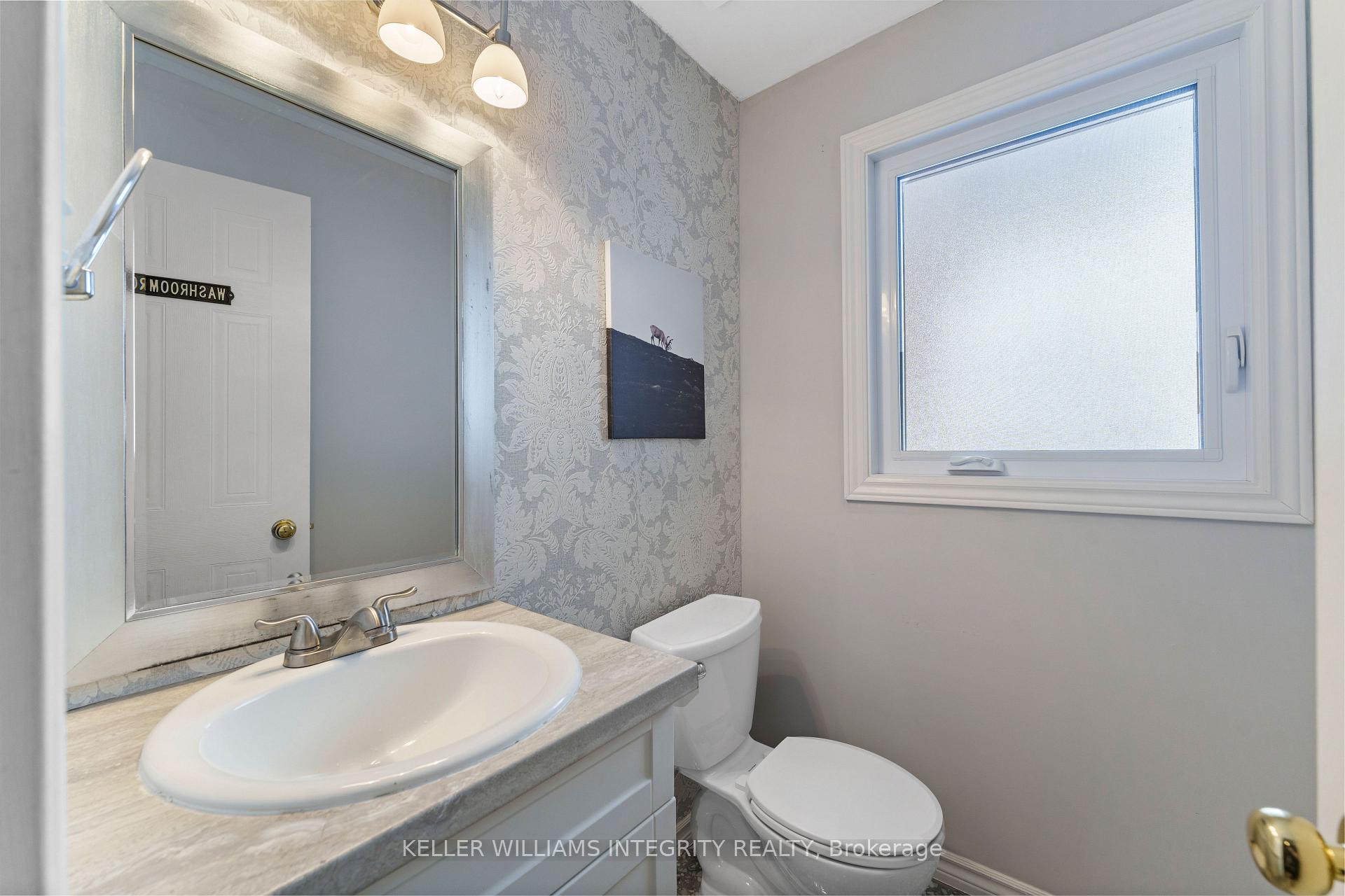Photo 3 of 58 Sheppard's Glen Avenue, Ottawa, Kanata - Emerald Meadows/Trailwest — HOMEH