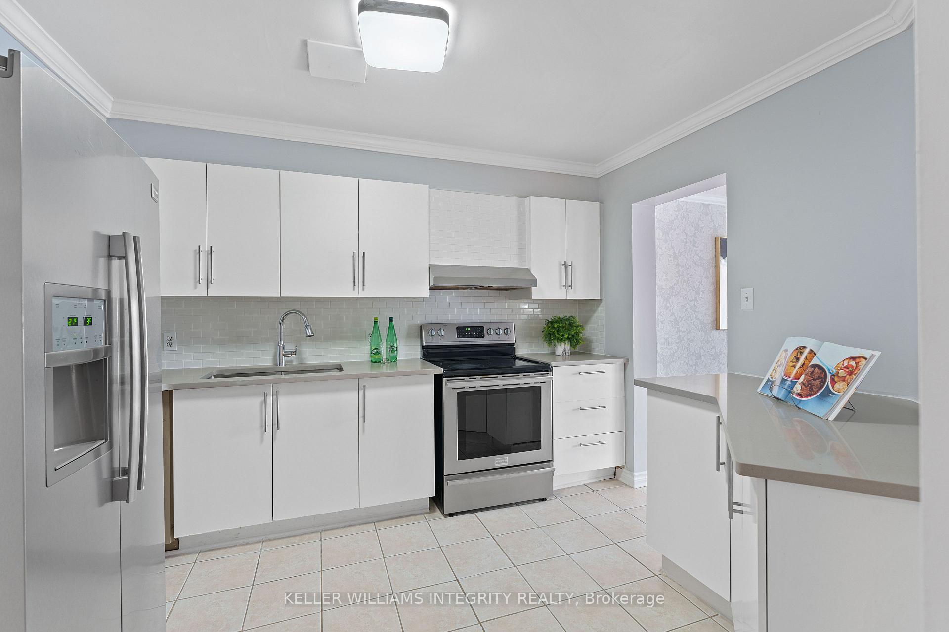 Photo 6 of 58 Sheppard's Glen Avenue, Ottawa, Kanata - Emerald Meadows/Trailwest — HOMEH
