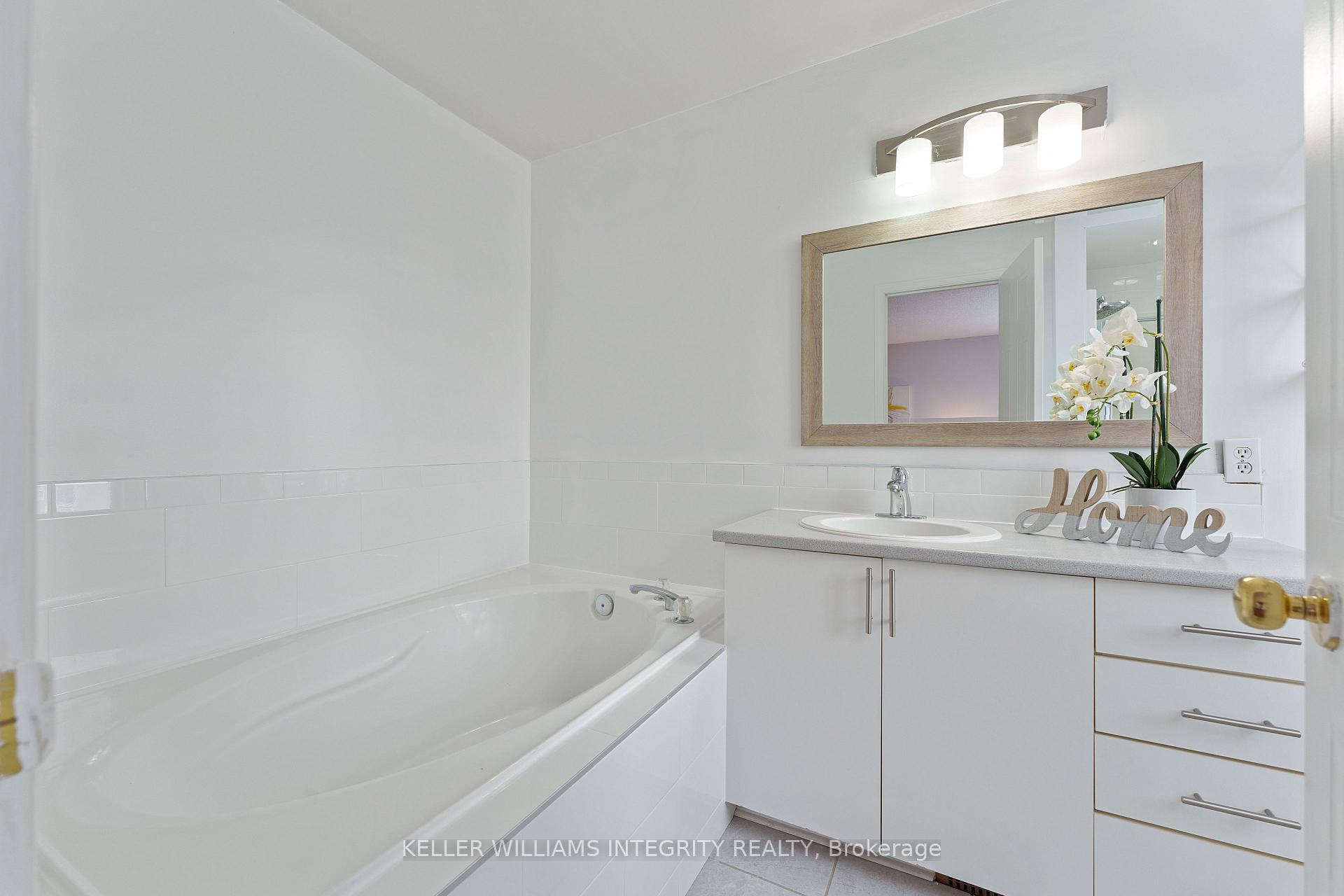 Photo 18 of 58 Sheppard's Glen Avenue, Ottawa, Kanata - Emerald Meadows/Trailwest — HOMEH
