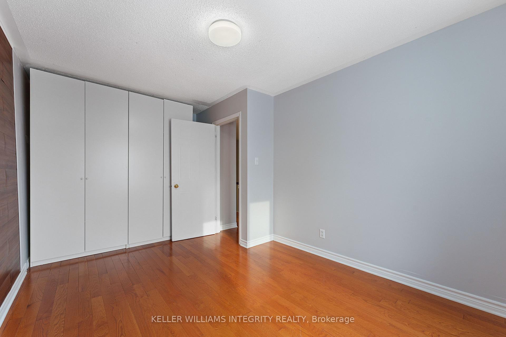 Photo 23 of 58 Sheppard's Glen Avenue, Ottawa, Kanata - Emerald Meadows/Trailwest — HOMEH