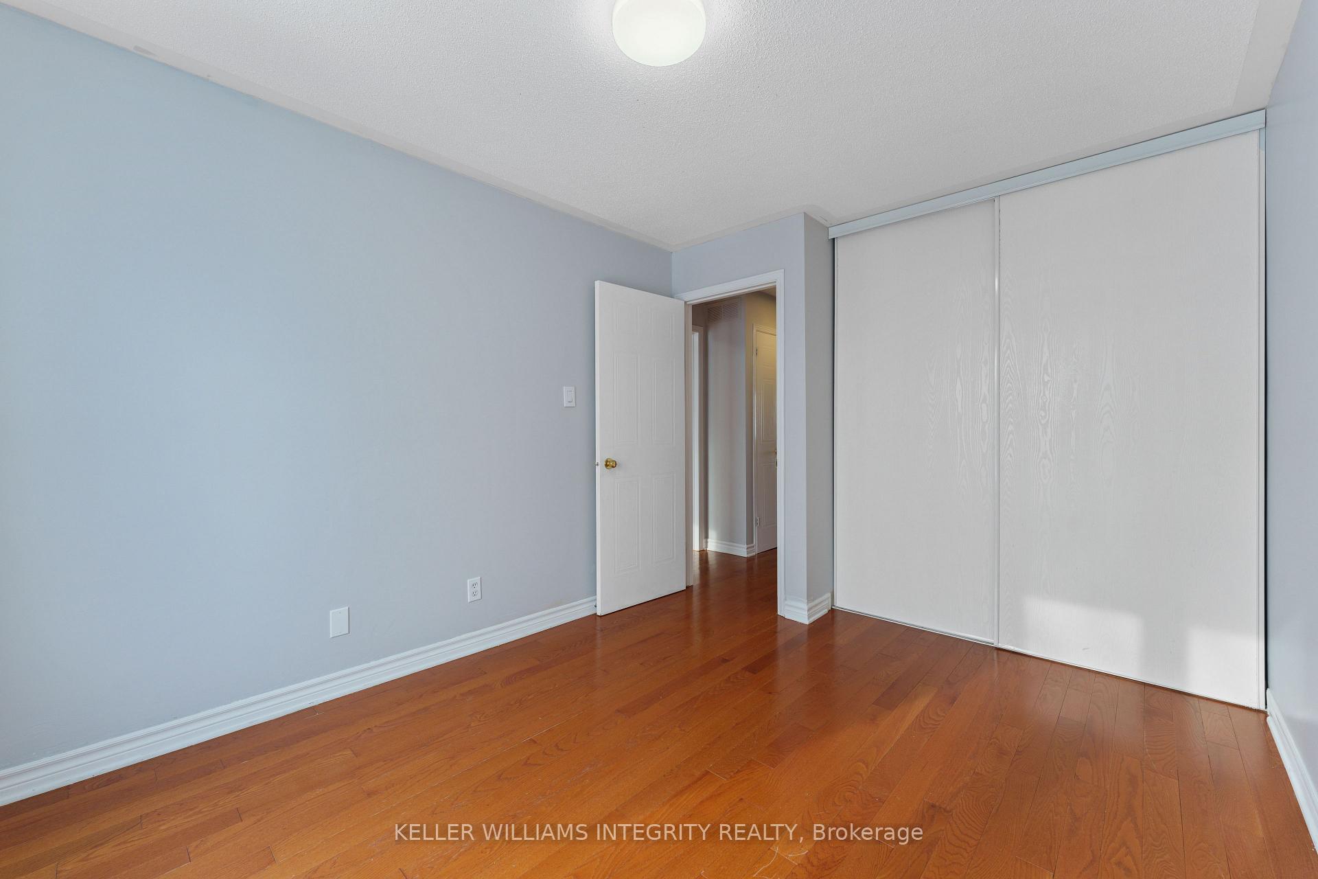 Photo 26 of 58 Sheppard's Glen Avenue, Ottawa, Kanata - Emerald Meadows/Trailwest — HOMEH