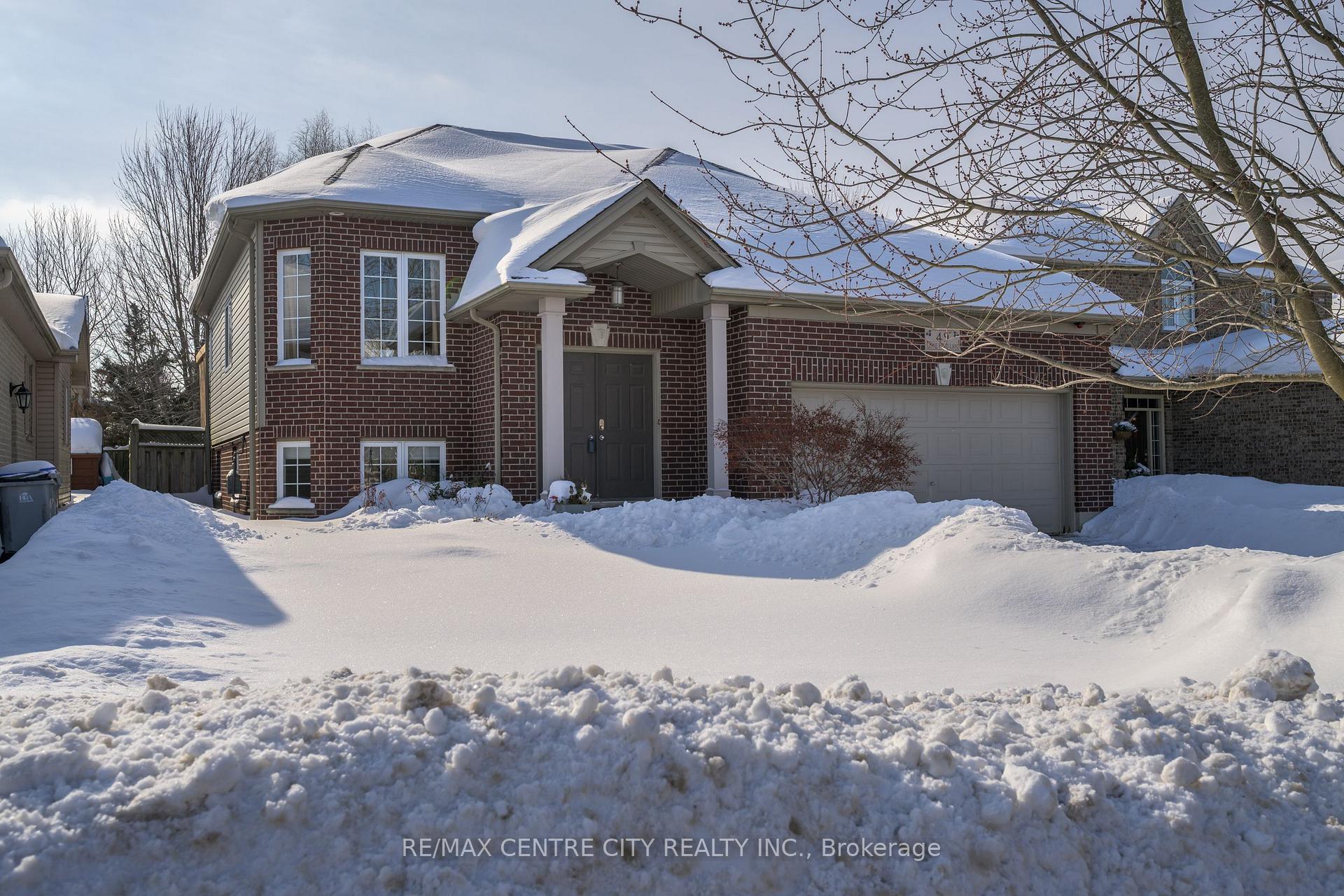 Photo 2 of 49 Stonefield Lane, Middlesex Centre, Ilderton — HOMEH