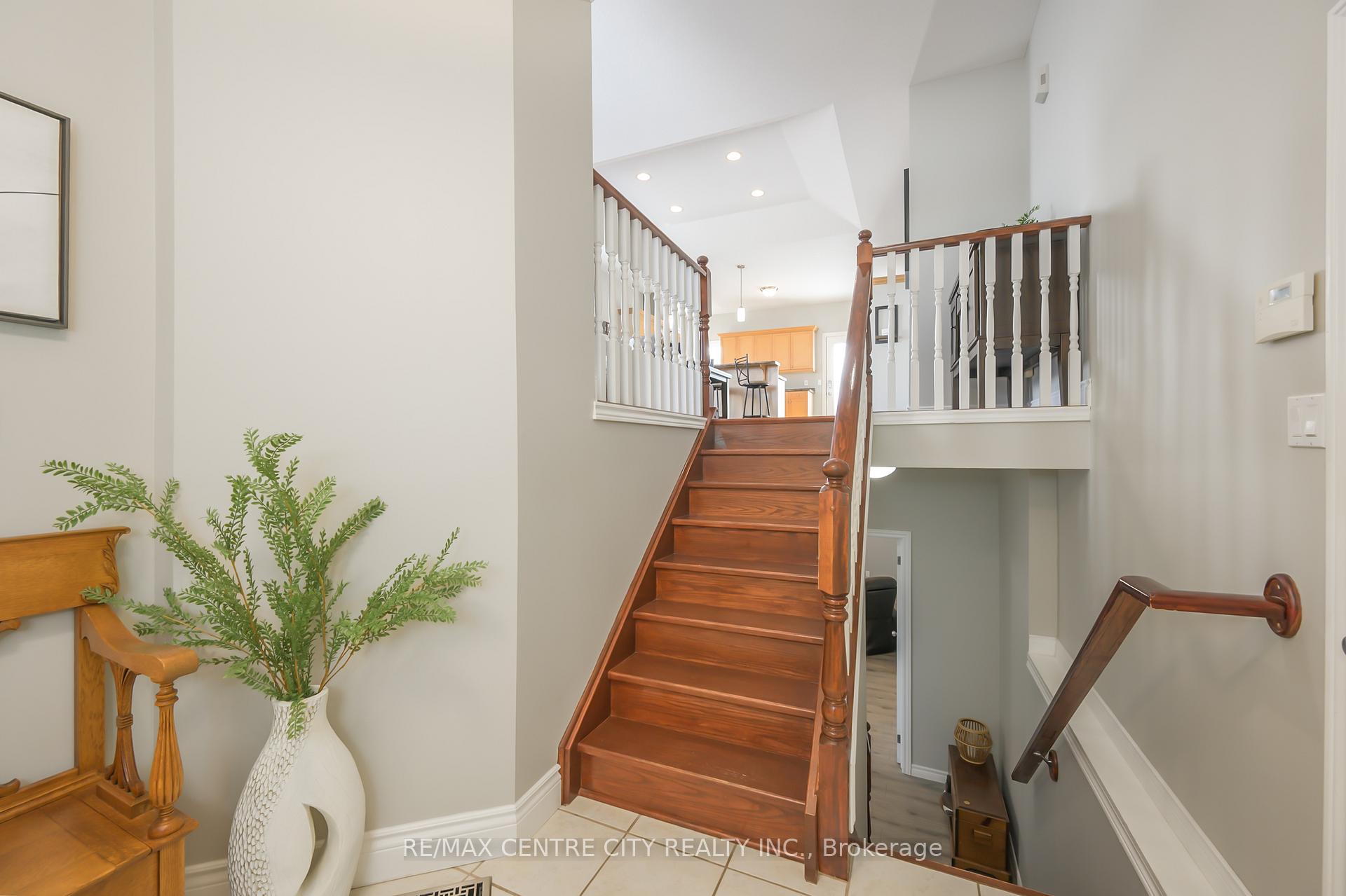 Photo 4 of 49 Stonefield Lane, Middlesex Centre, Ilderton — HOMEH