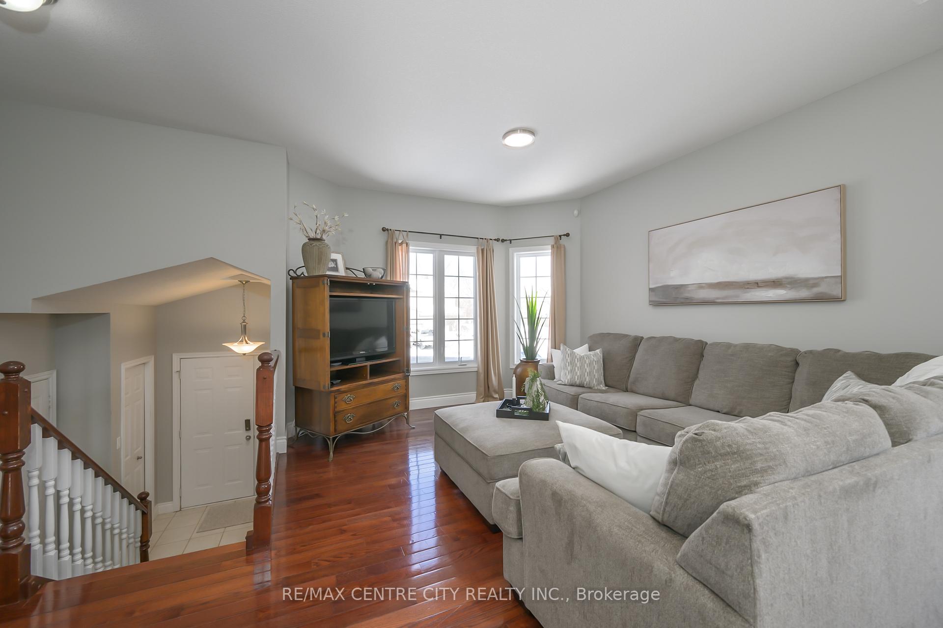 Photo 5 of 49 Stonefield Lane, Middlesex Centre, Ilderton — HOMEH