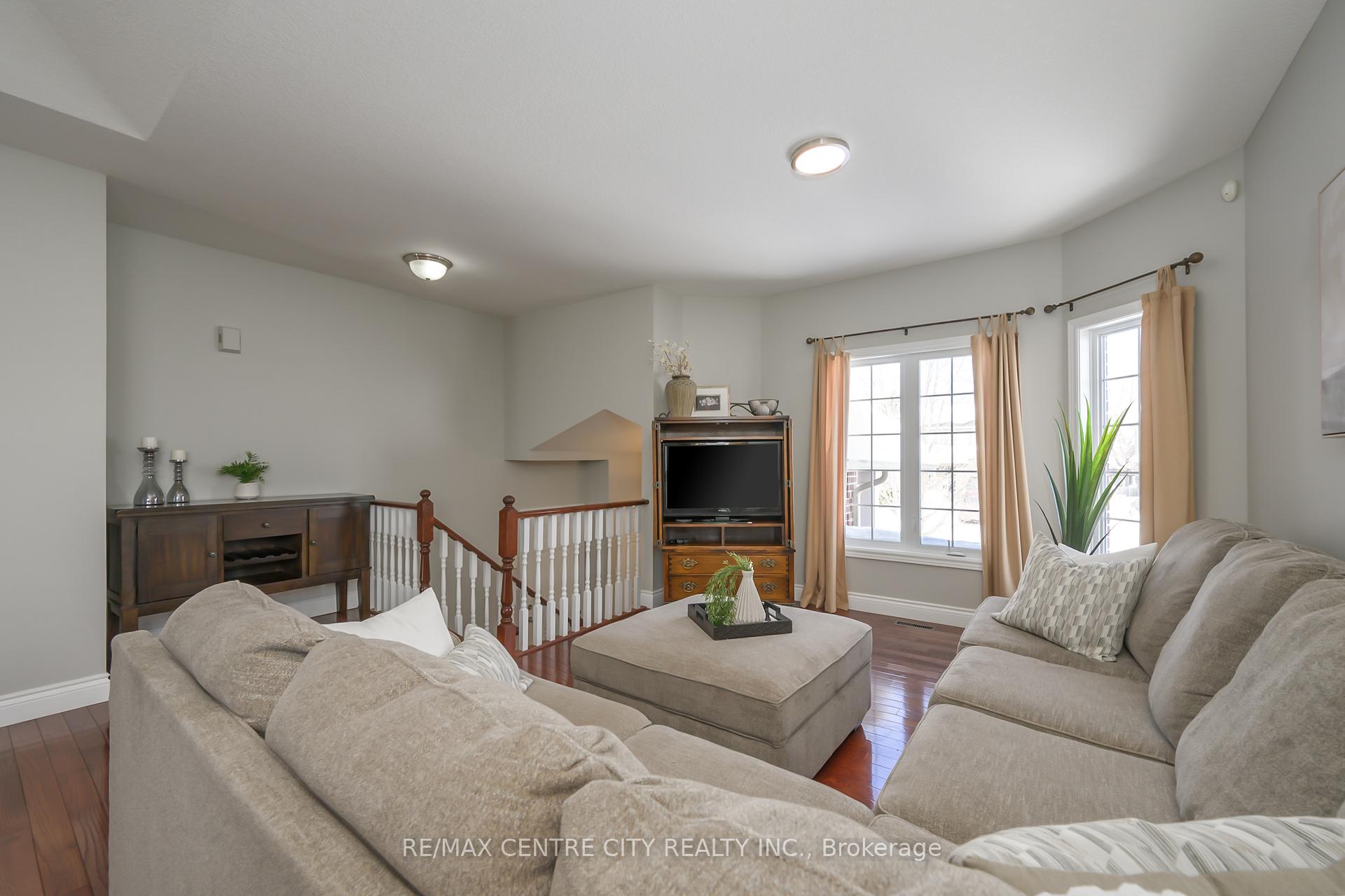 Photo 6 of 49 Stonefield Lane, Middlesex Centre, Ilderton — HOMEH