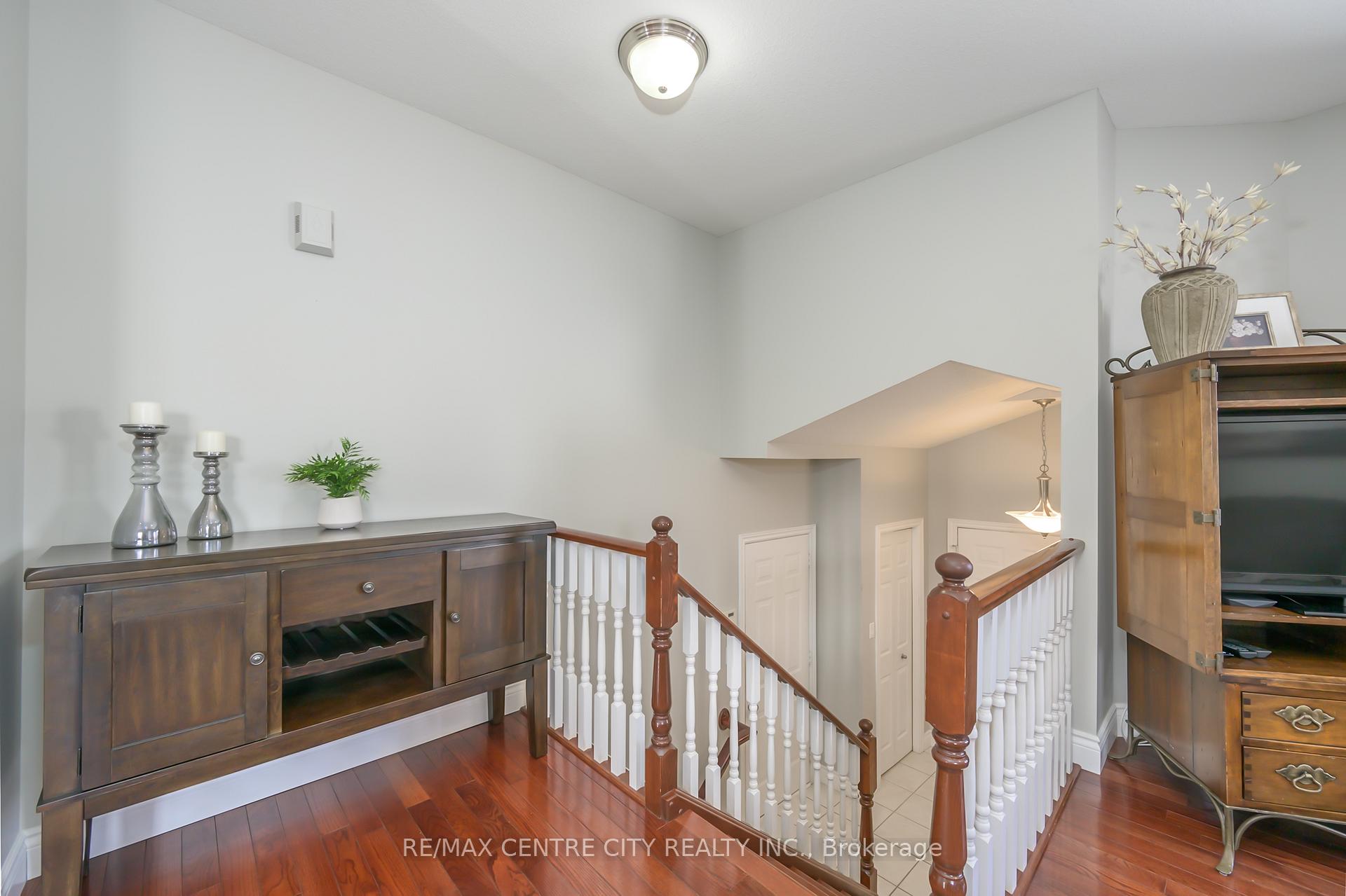 Photo 7 of 49 Stonefield Lane, Middlesex Centre, Ilderton — HOMEH