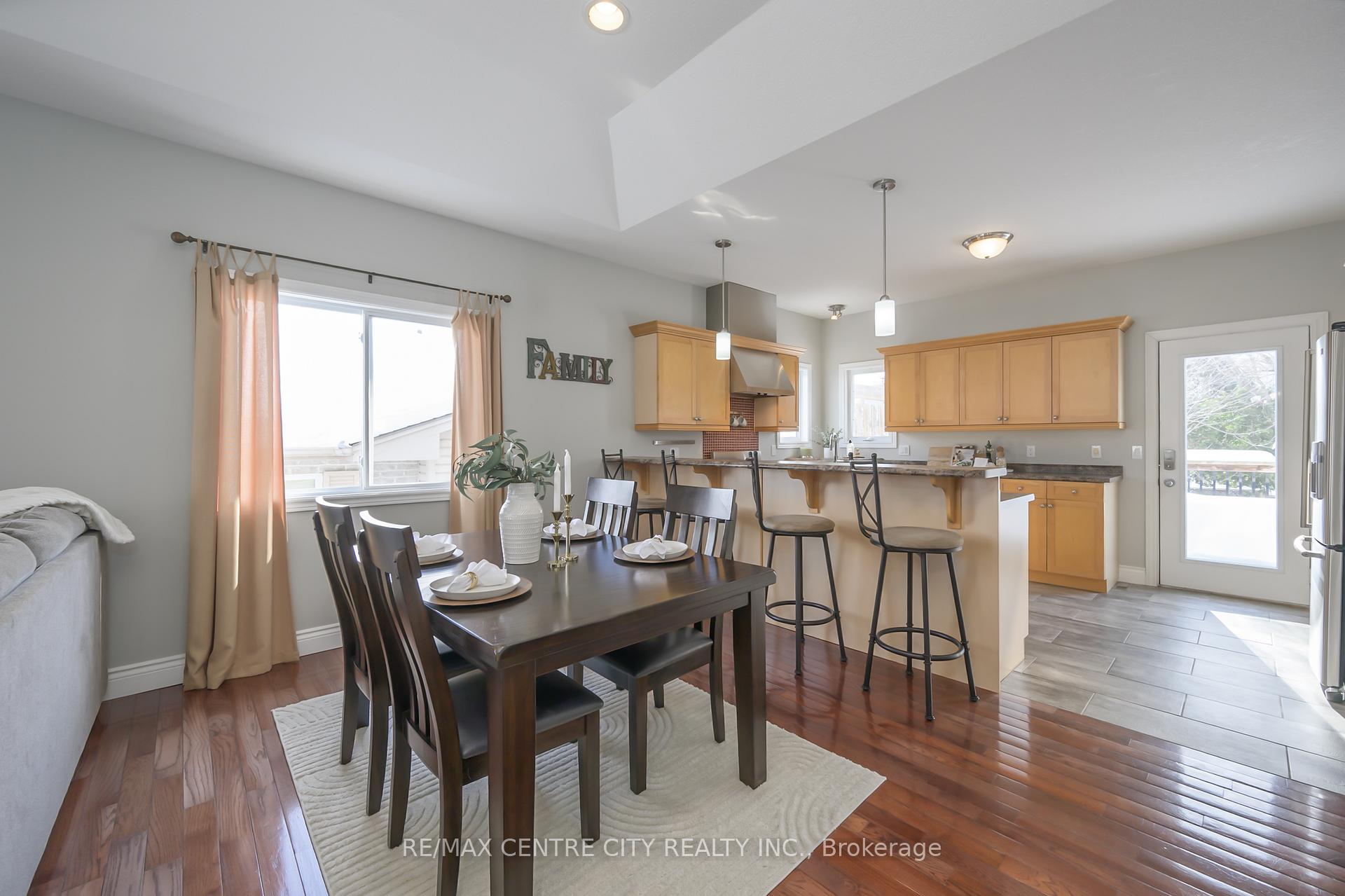 Photo 8 of 49 Stonefield Lane, Middlesex Centre, Ilderton — HOMEH
