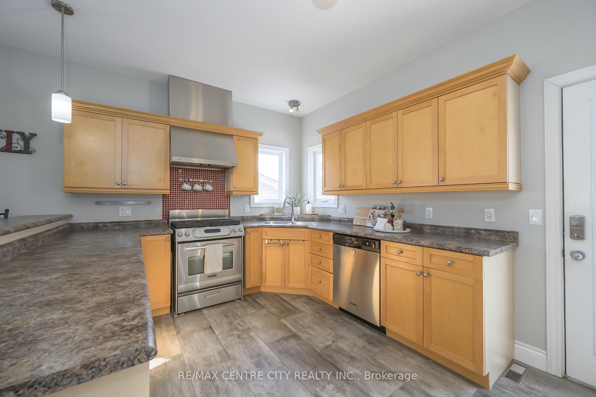 Photo 10 of 49 Stonefield Lane, Middlesex Centre, Ilderton — HOMEH