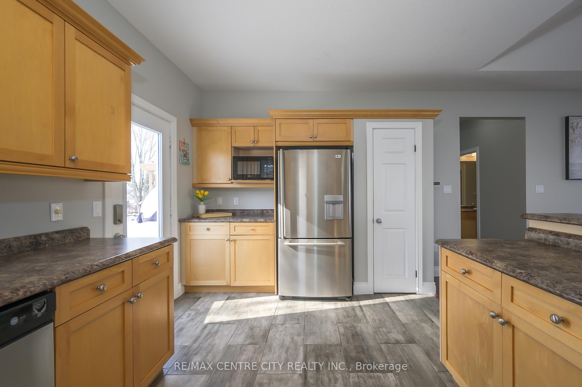 Photo 12 of 49 Stonefield Lane, Middlesex Centre, Ilderton — HOMEH