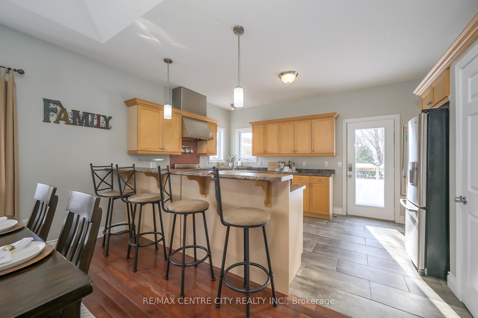 Photo 13 of 49 Stonefield Lane, Middlesex Centre, Ilderton — HOMEH