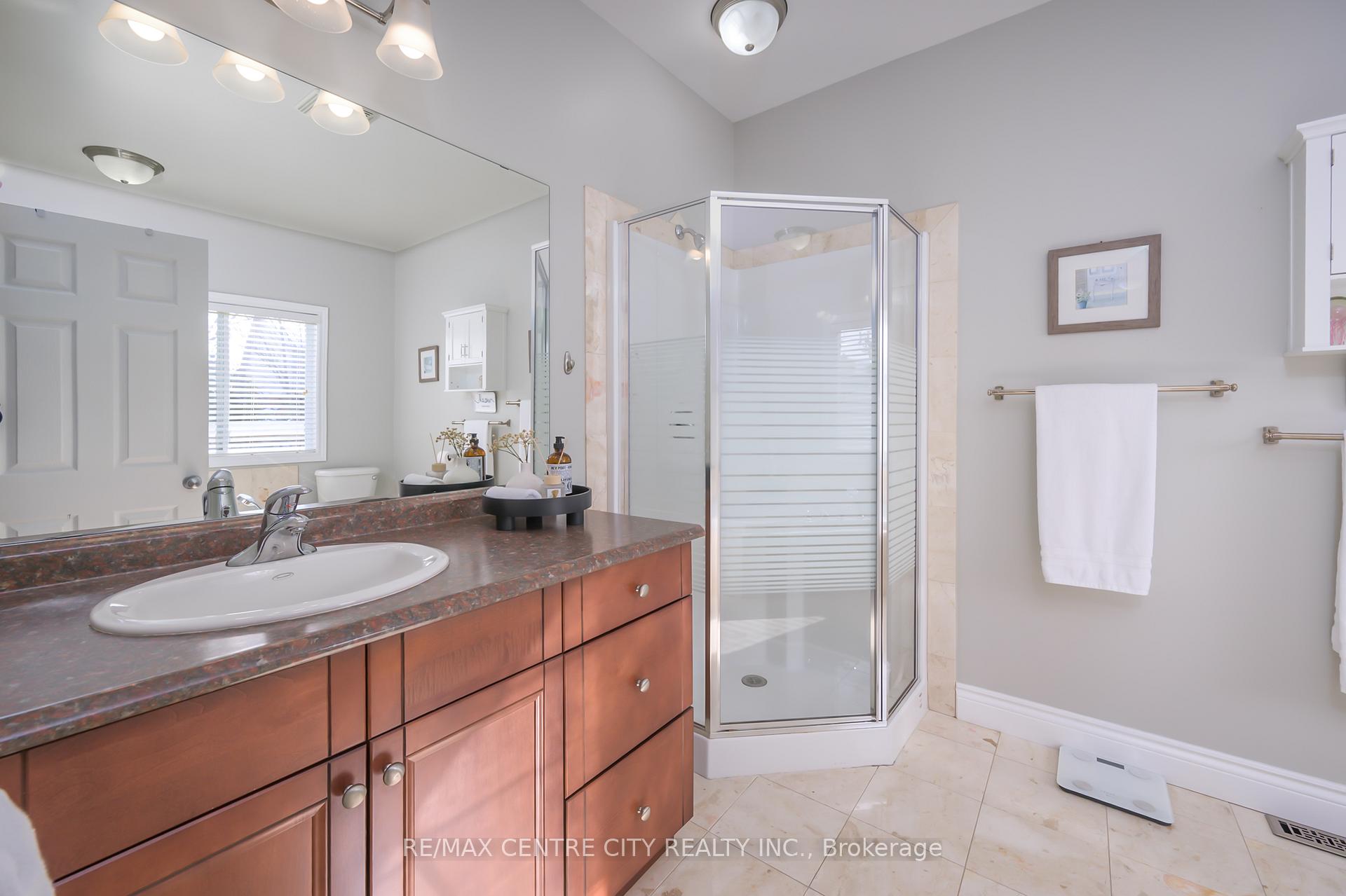 Photo 16 of 49 Stonefield Lane, Middlesex Centre, Ilderton — HOMEH