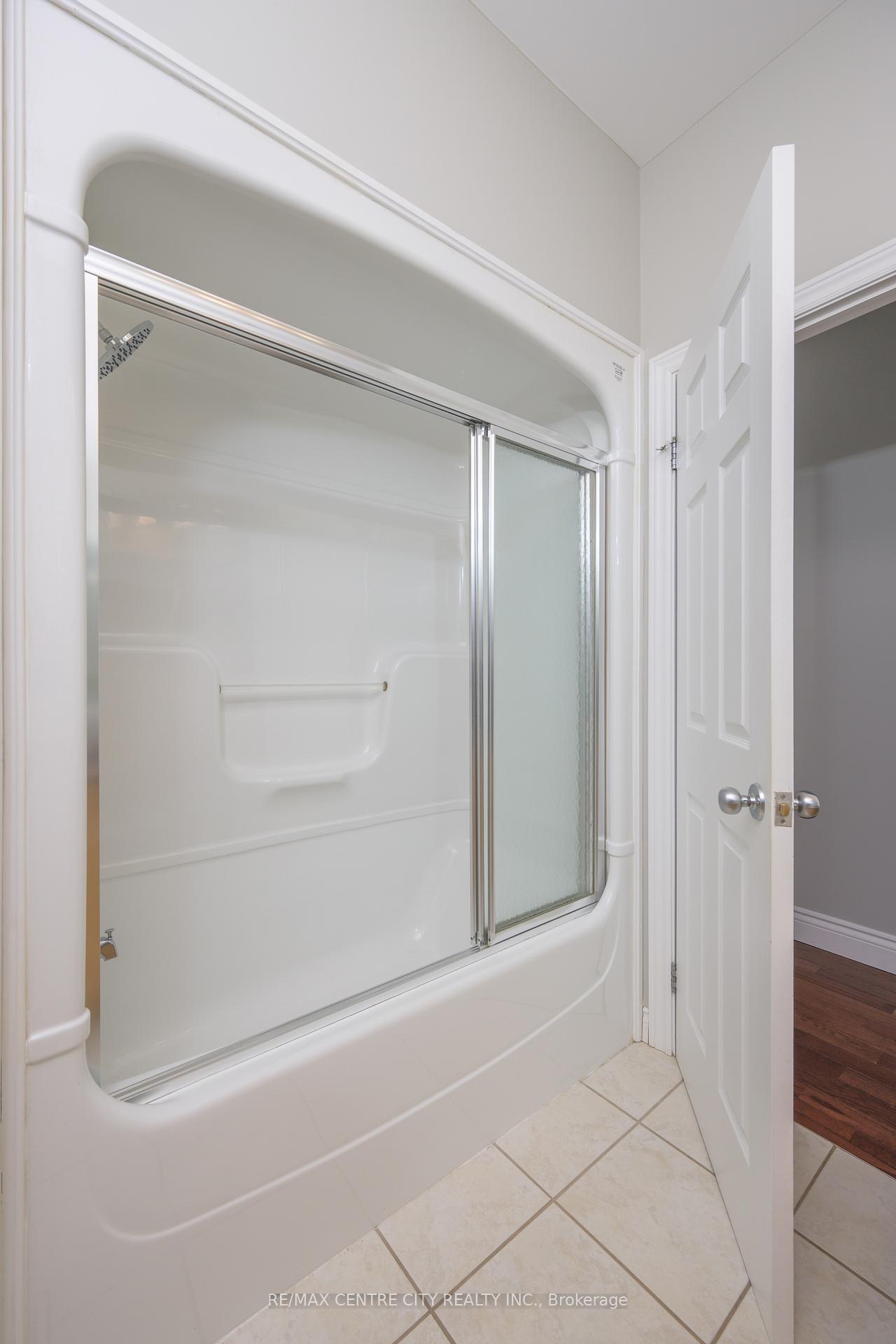 Photo 21 of 49 Stonefield Lane, Middlesex Centre, Ilderton — HOMEH