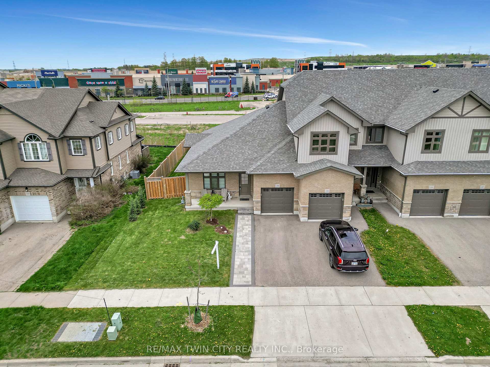 Photo 2 of 1391 Countrystone Drive, Kitchener — HOMEH