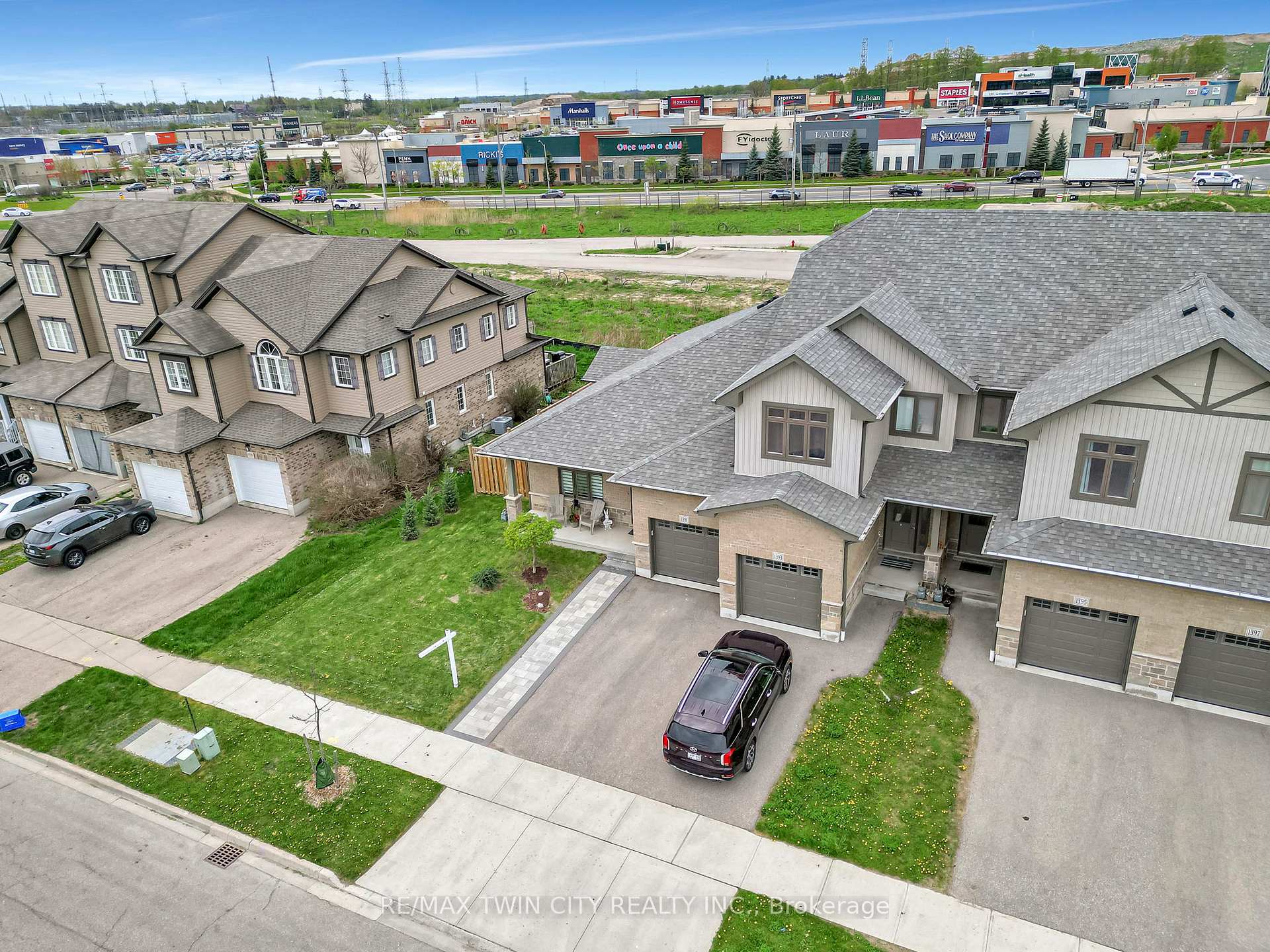 Photo 3 of 1391 Countrystone Drive, Kitchener — HOMEH