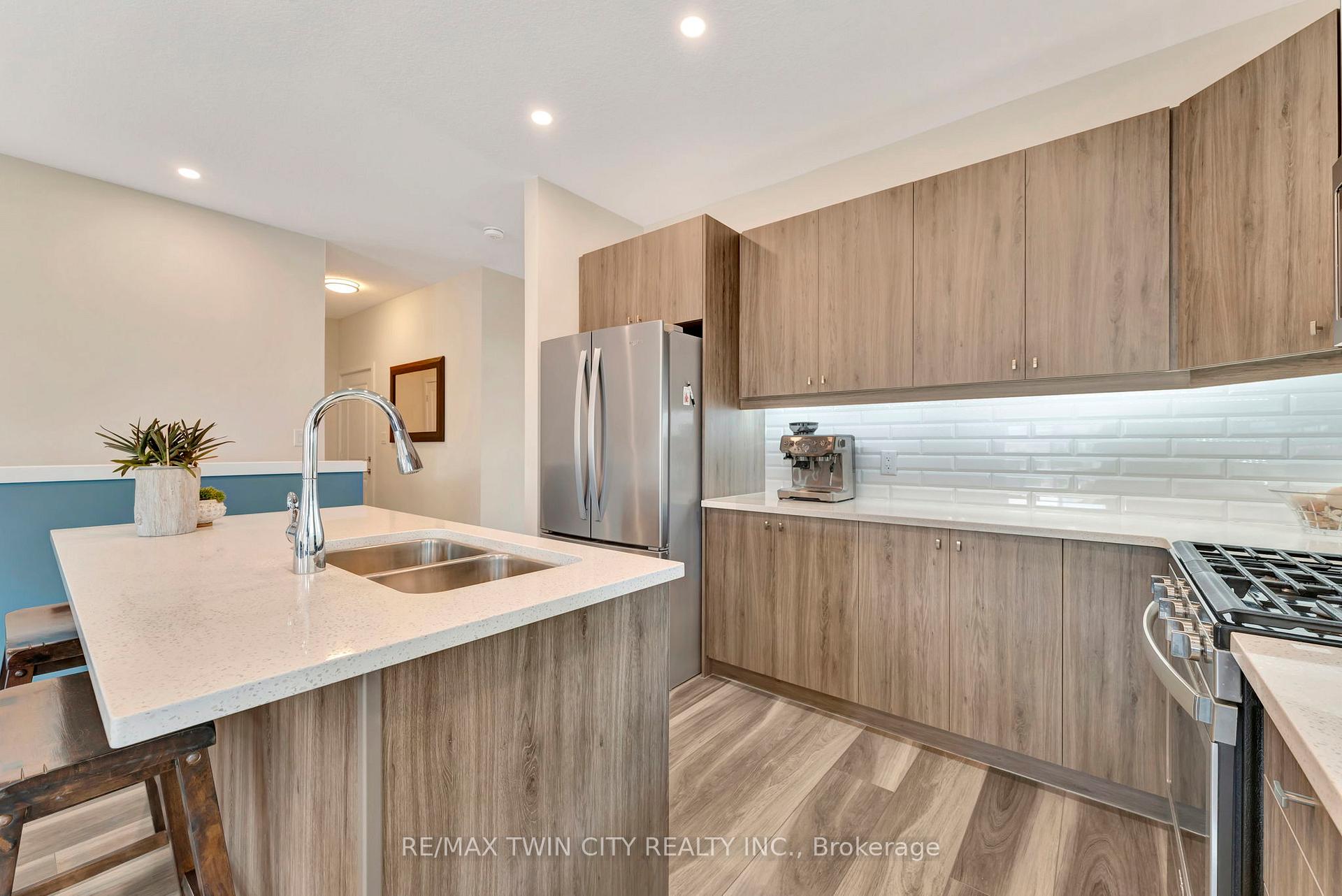Photo 11 of 1391 Countrystone Drive, Kitchener — HOMEH