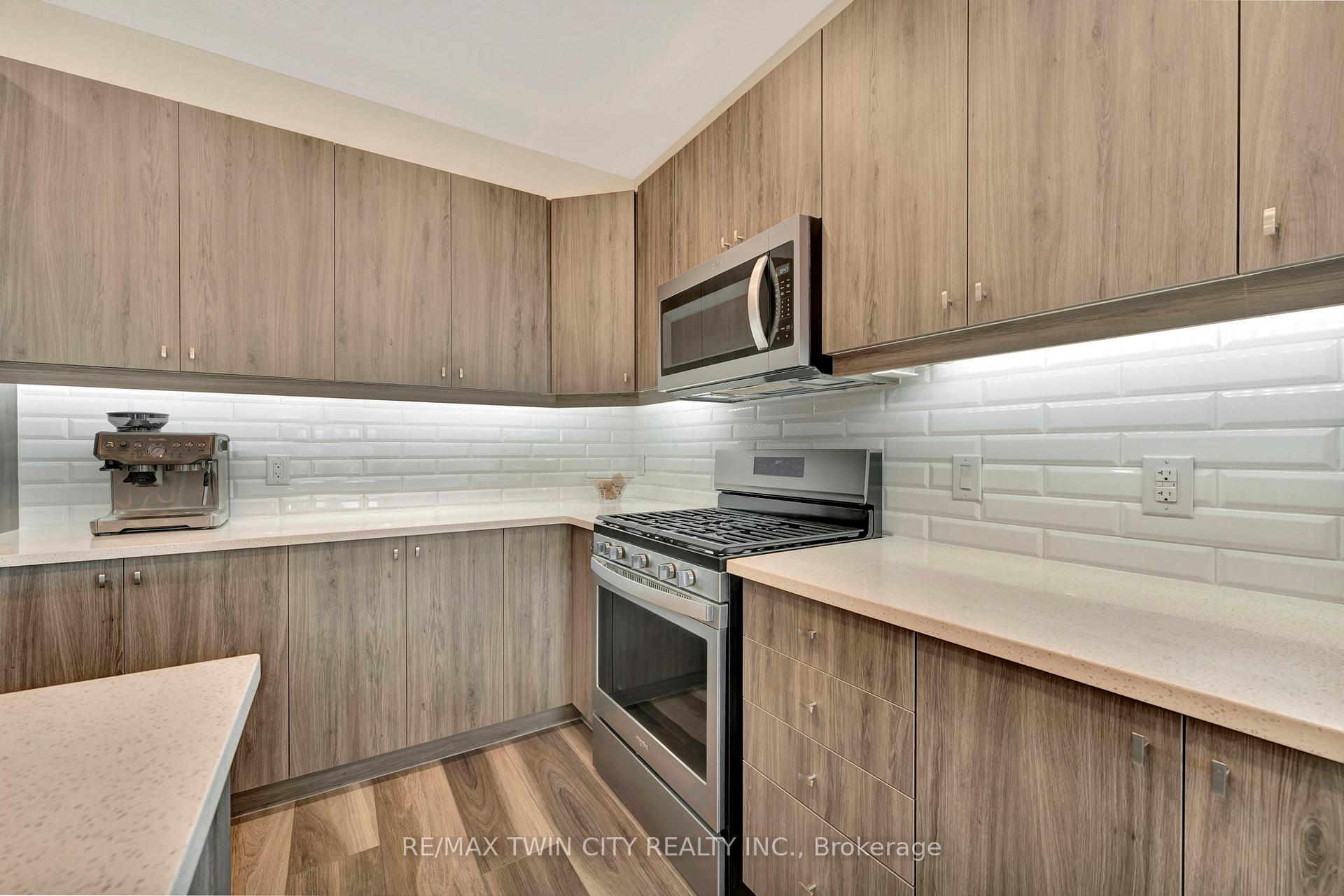 Photo 13 of 1391 Countrystone Drive, Kitchener — HOMEH