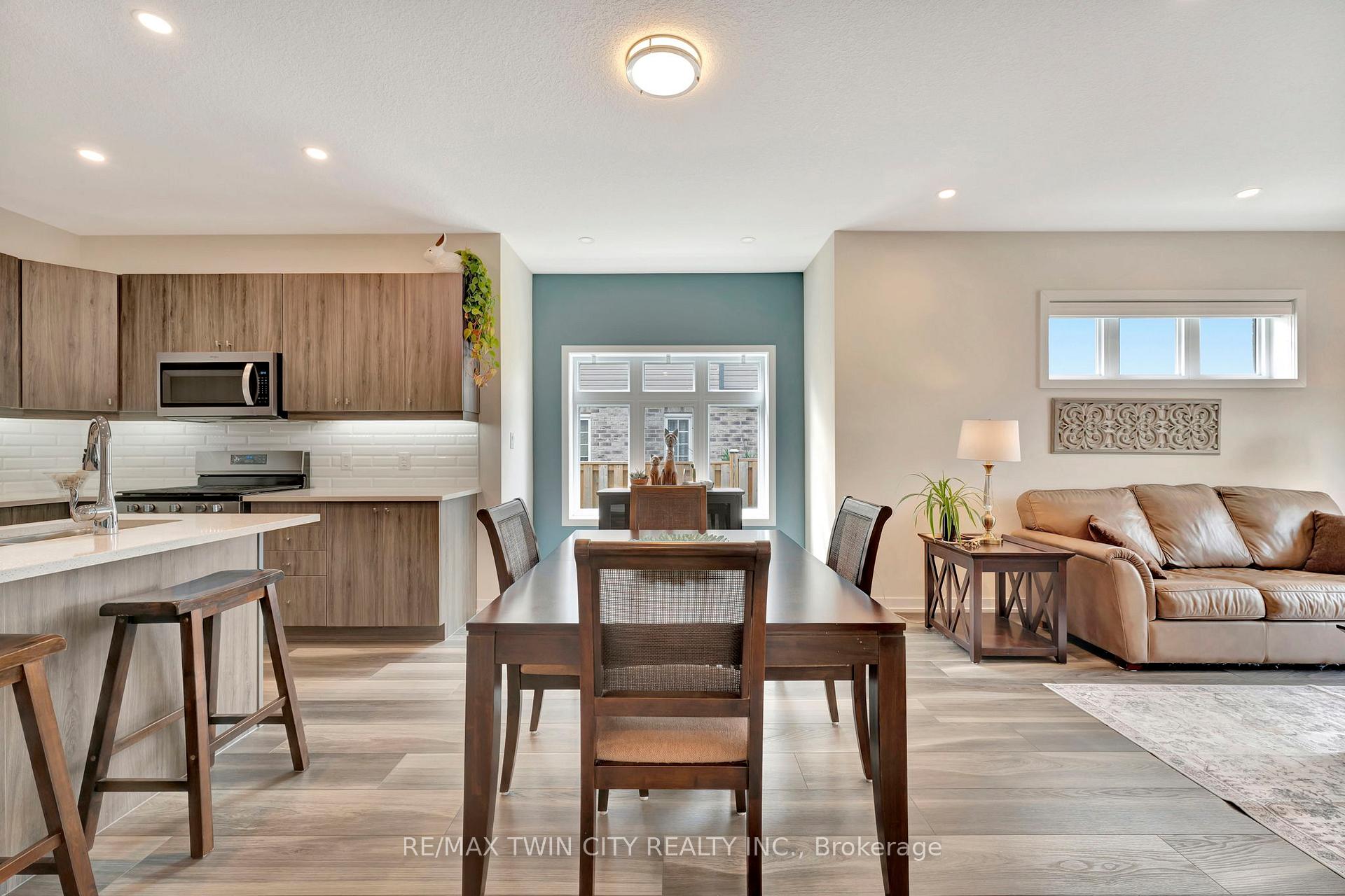 Photo 14 of 1391 Countrystone Drive, Kitchener — HOMEH