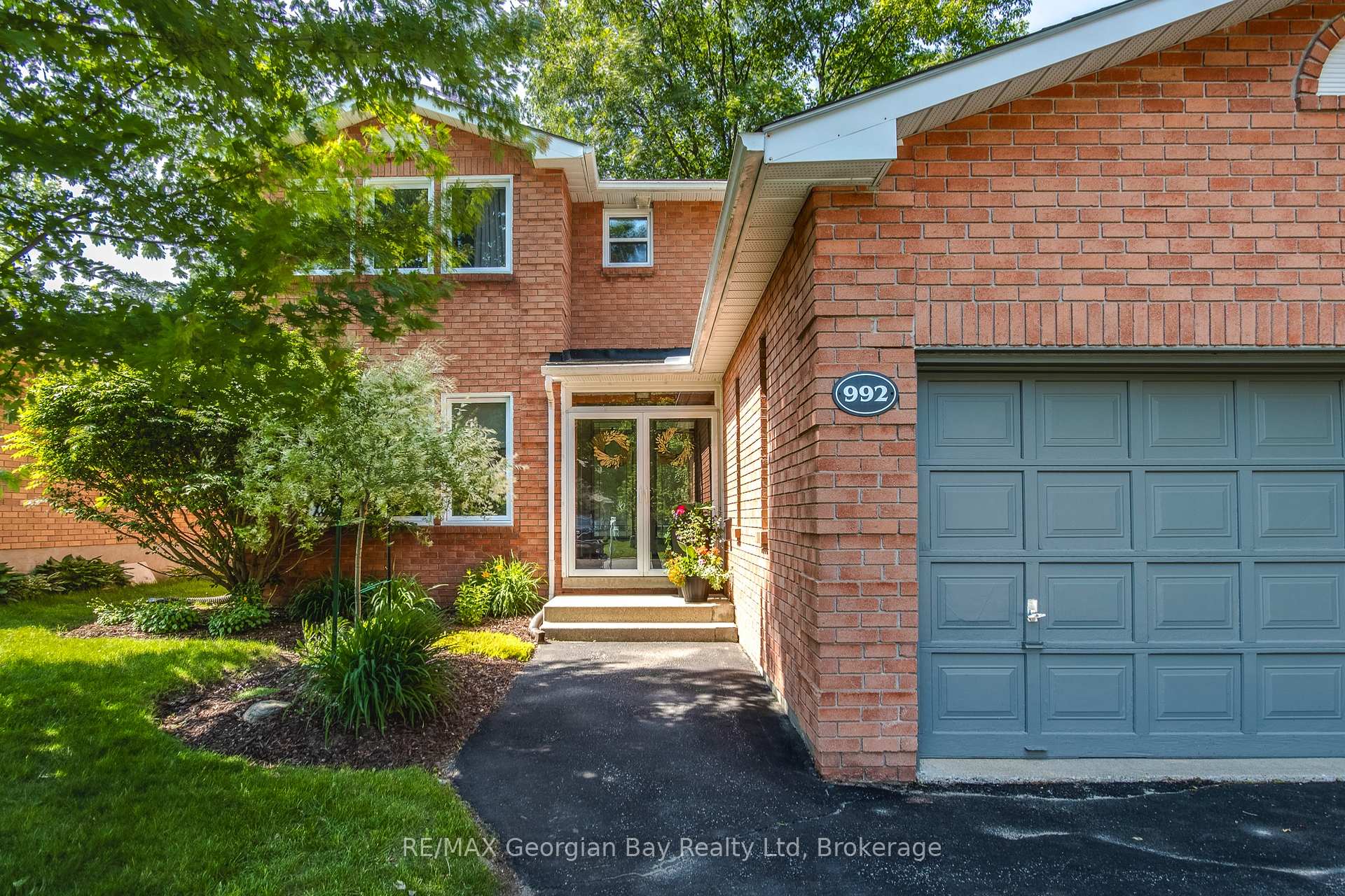 Front of 992 Dominion Avenue