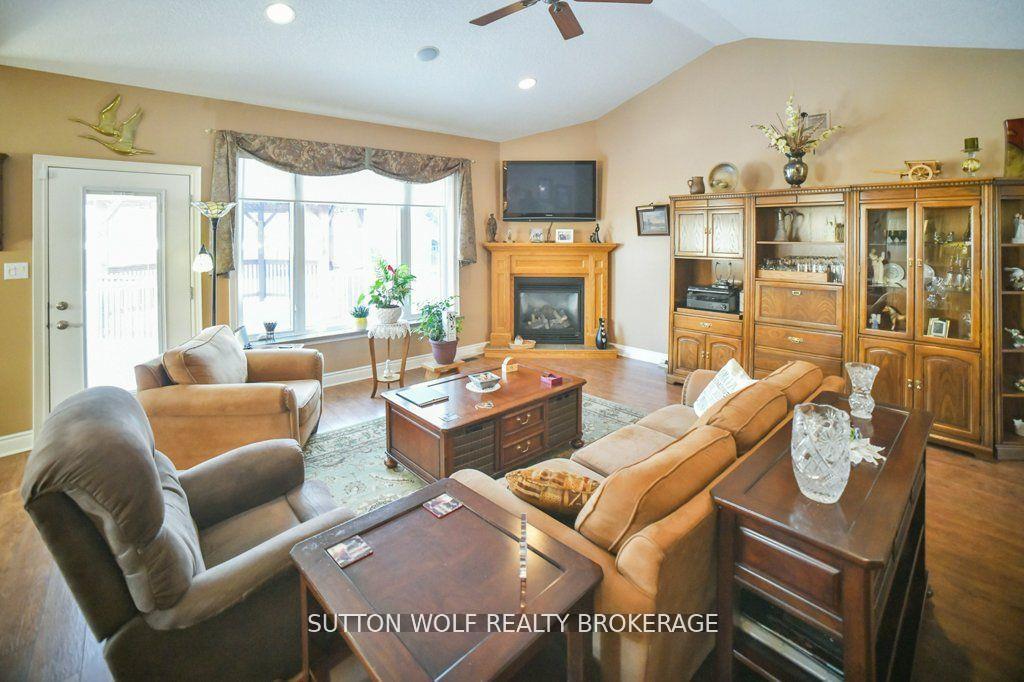Photo 4 of 98 Harris Road, Middlesex Centre, Delaware Town — HOMEH