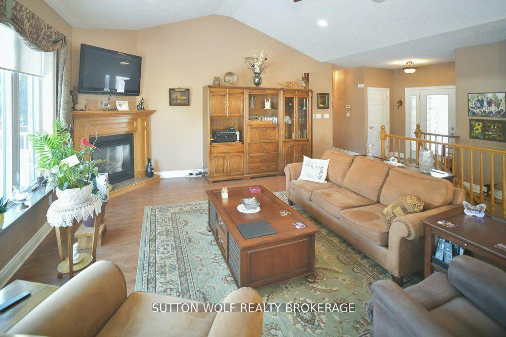 Photo 6 of 98 Harris Road, Middlesex Centre, Delaware Town — HOMEH