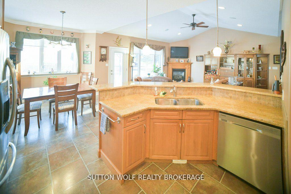 Photo 10 of 98 Harris Road, Middlesex Centre, Delaware Town — HOMEH
