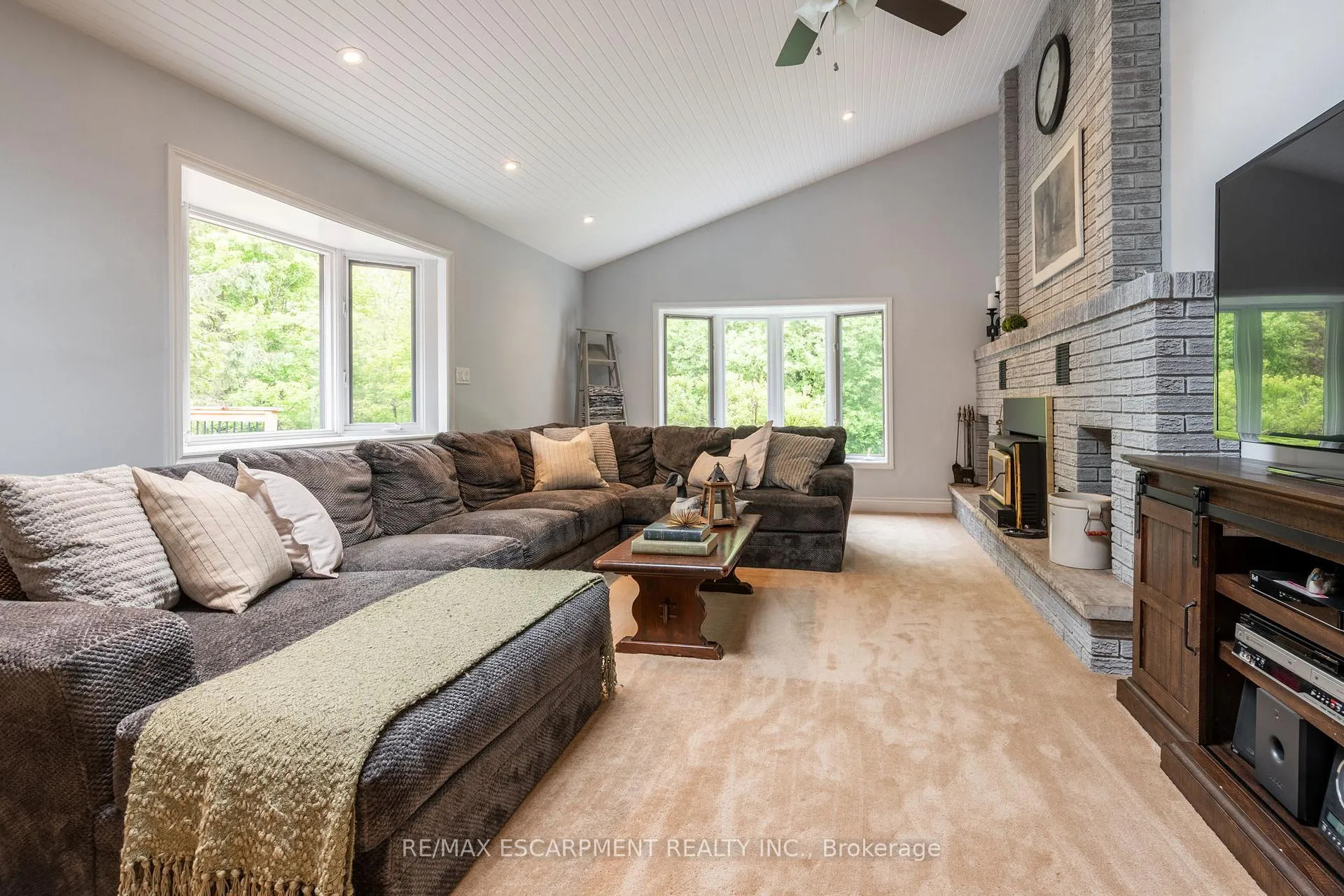 Photo 18 of 7575 Milburough Line, Milton, Rural Milton West — HOMEH