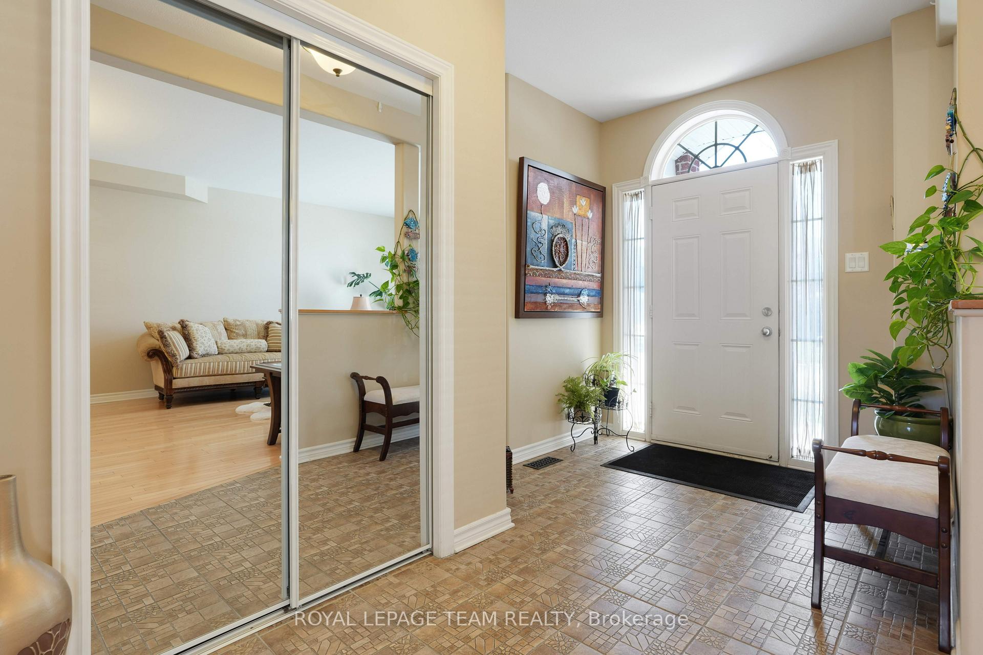Photo 5 of 66 Woliston Crescent, Ottawa, Kanata - Morgan's Grant/South March — HOMEH