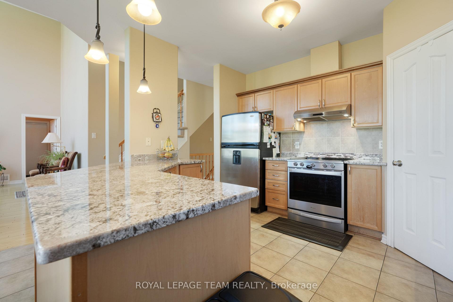 Photo 10 of 66 Woliston Crescent, Ottawa, Kanata - Morgan's Grant/South March — HOMEH
