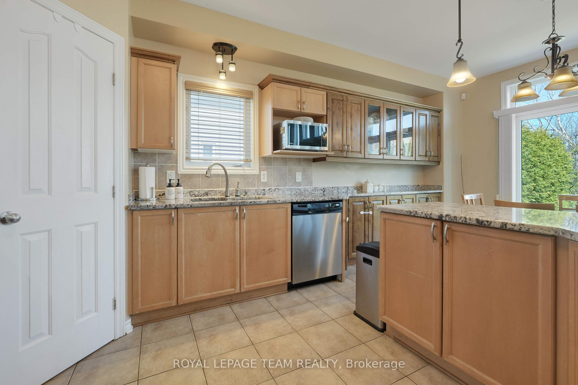 Photo 11 of 66 Woliston Crescent, Ottawa, Kanata - Morgan's Grant/South March — HOMEH
