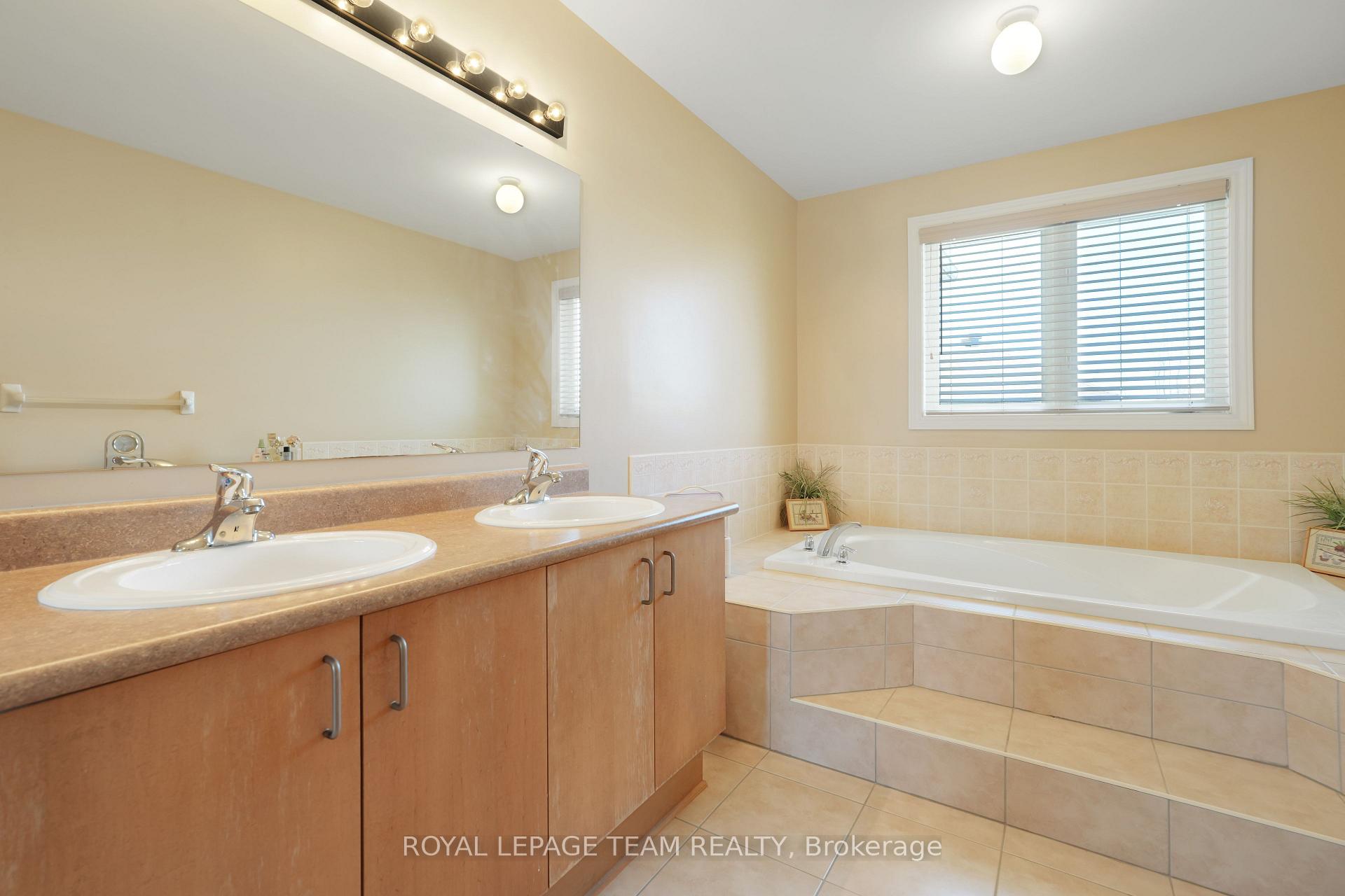 Photo 24 of 66 Woliston Crescent, Ottawa, Kanata - Morgan's Grant/South March — HOMEH