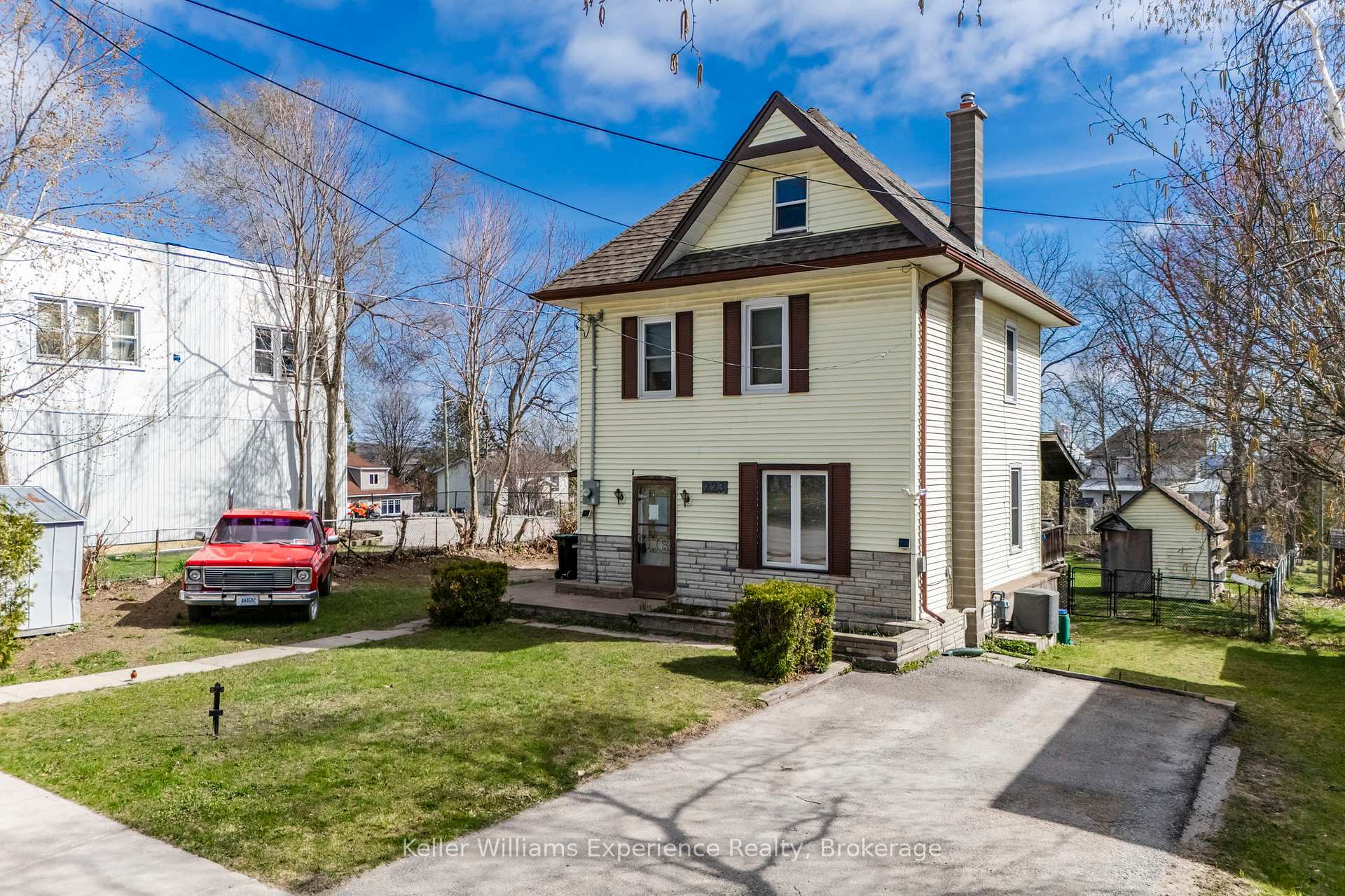 Front of 223 Lindsay Street