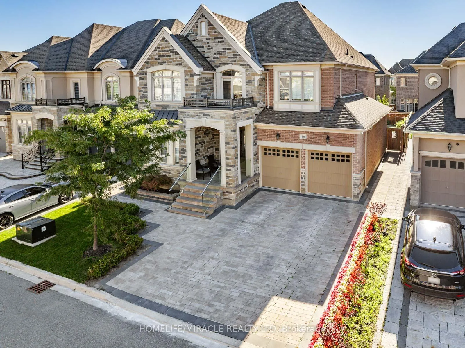 Photo 1 of 10 Erintown Crescent, Brampton, Toronto Gore Rural Estate — HOMEH