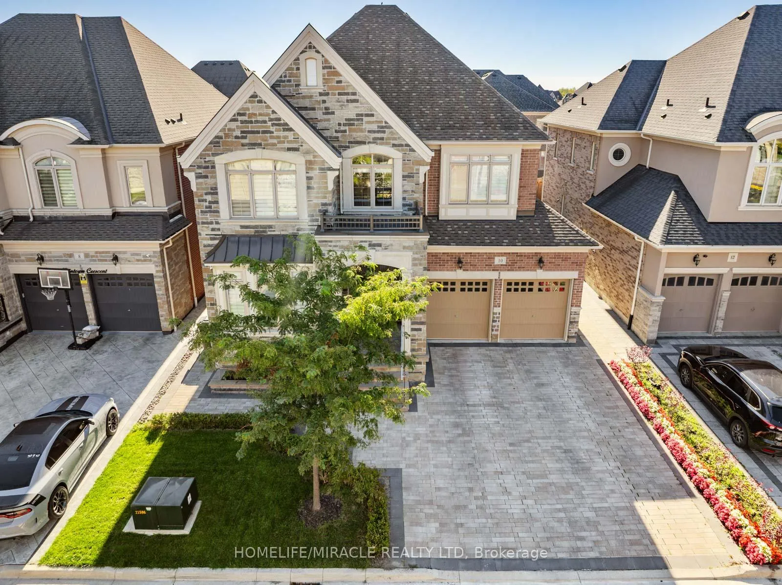 Photo 2 of 10 Erintown Crescent, Brampton, Toronto Gore Rural Estate — HOMEH