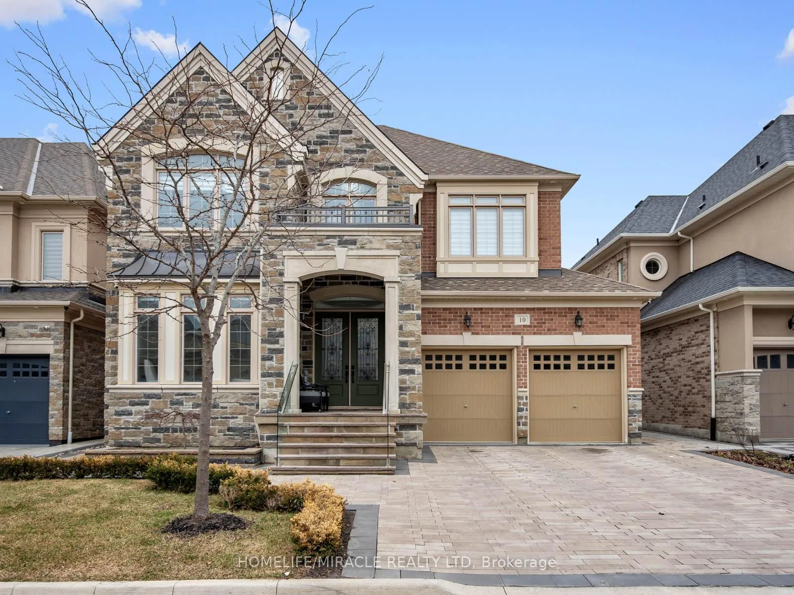 Photo 3 of 10 Erintown Crescent, Brampton, Toronto Gore Rural Estate — HOMEH