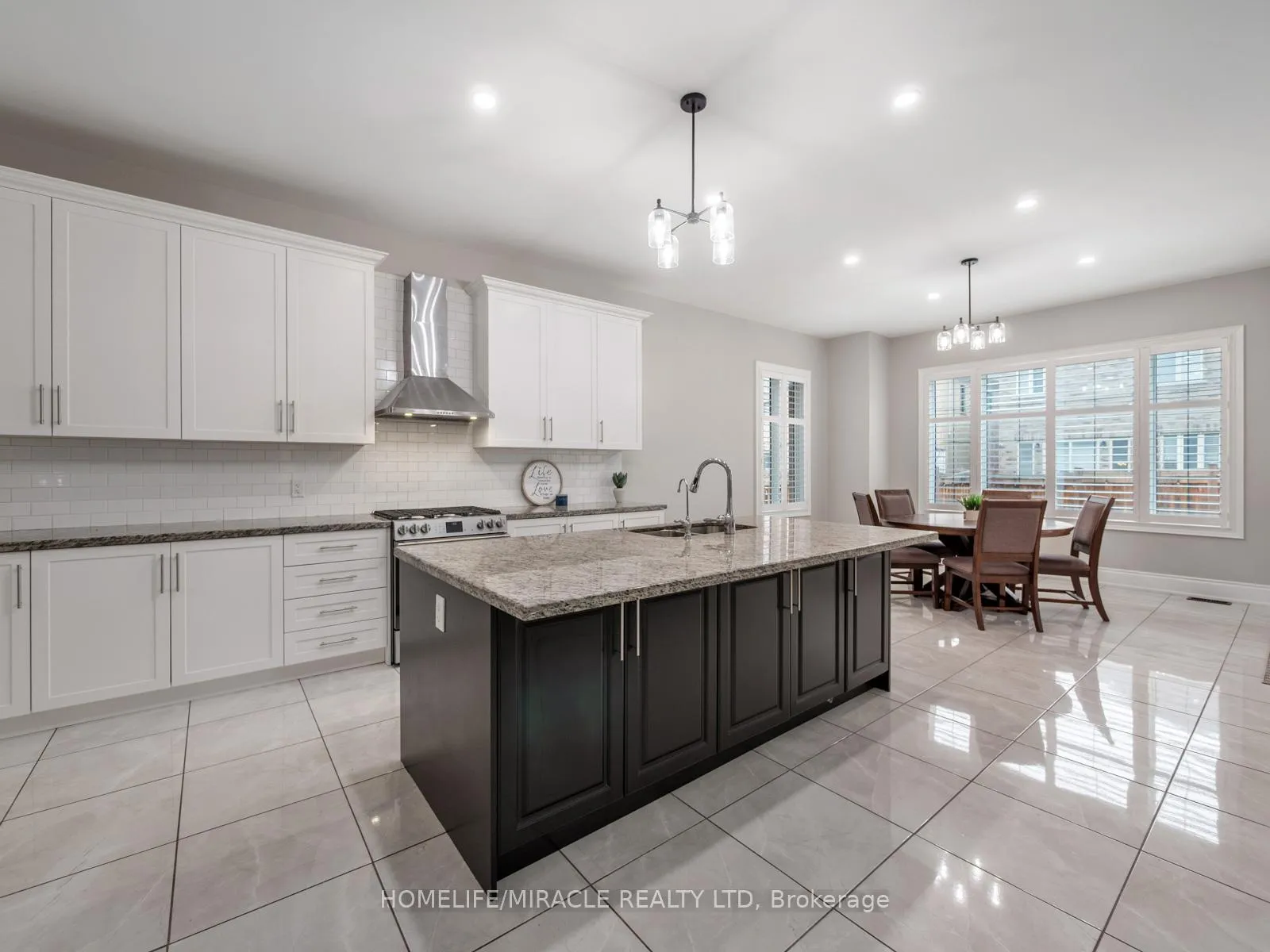 Photo 14 of 10 Erintown Crescent, Brampton, Toronto Gore Rural Estate — HOMEH